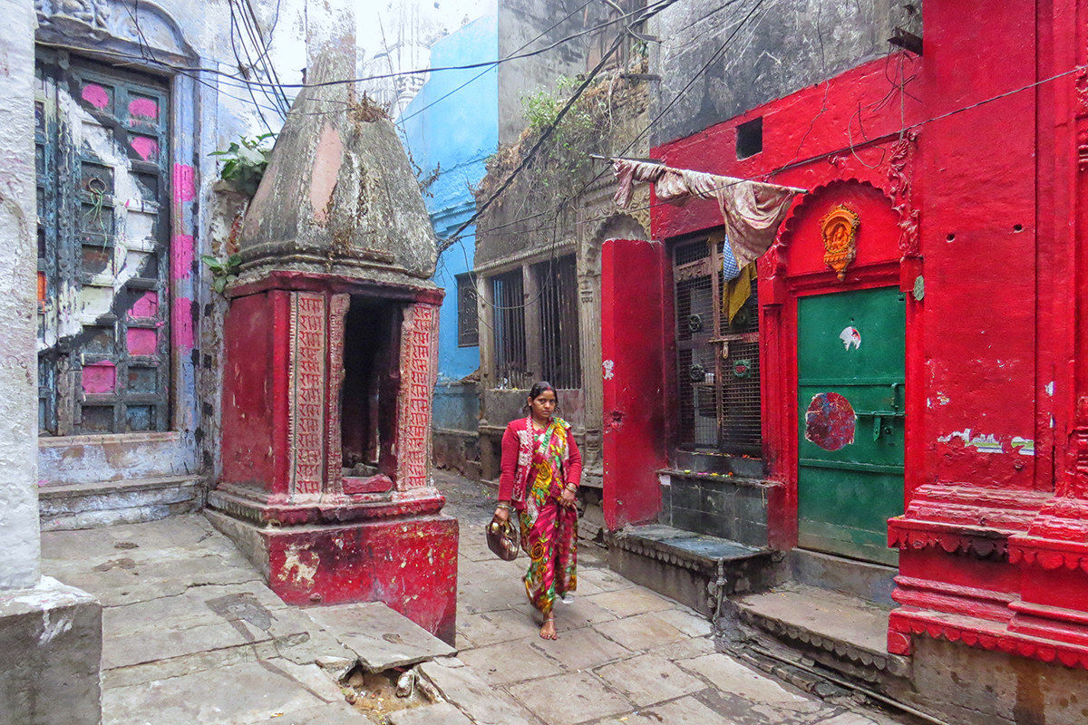 Varanasi - life in the Gali