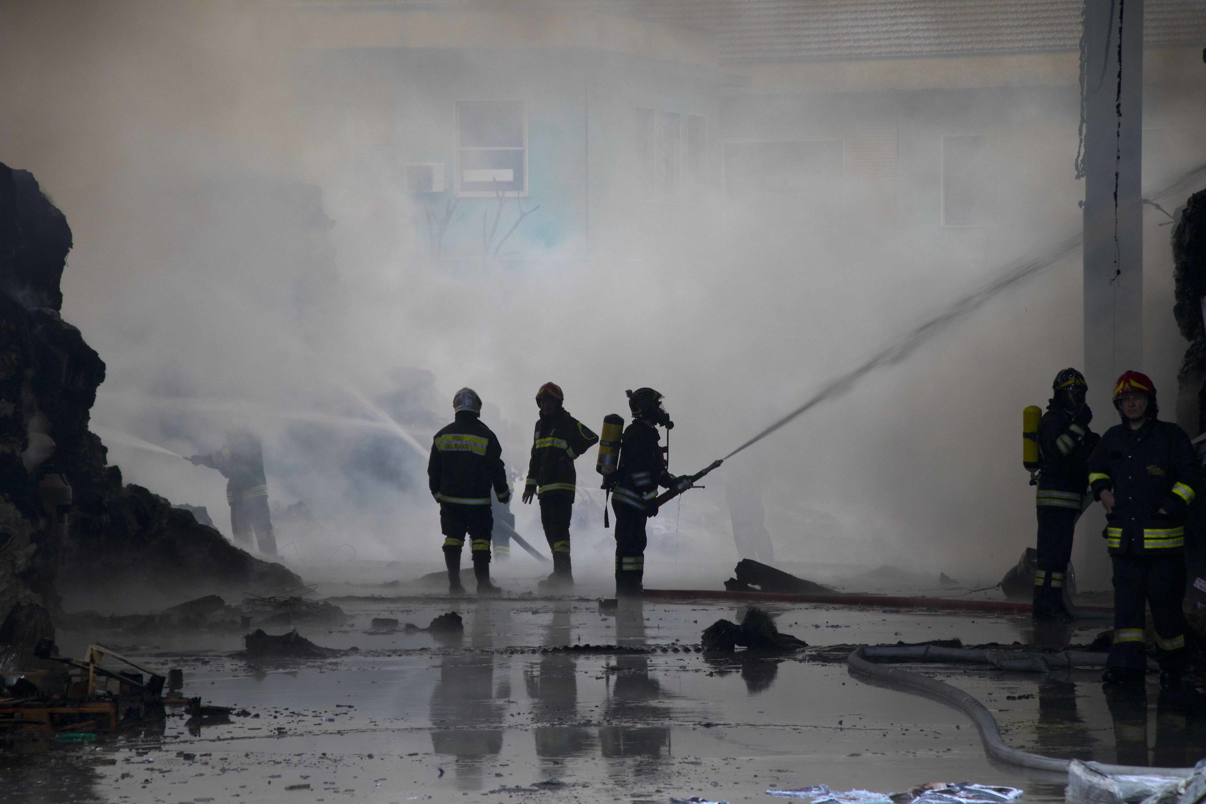 Vigili del fuoco al lavoro