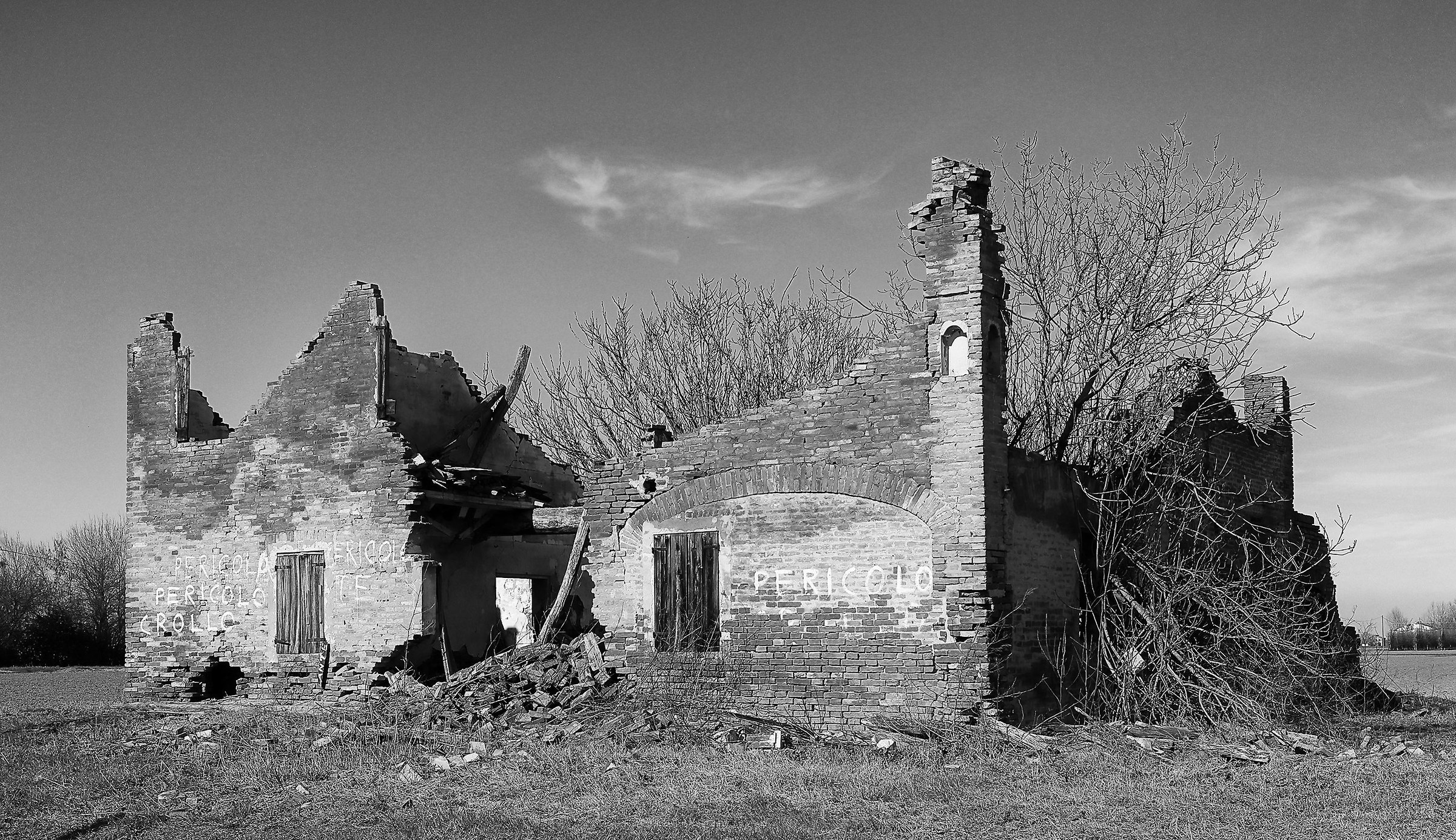 Casolare fattisciente.