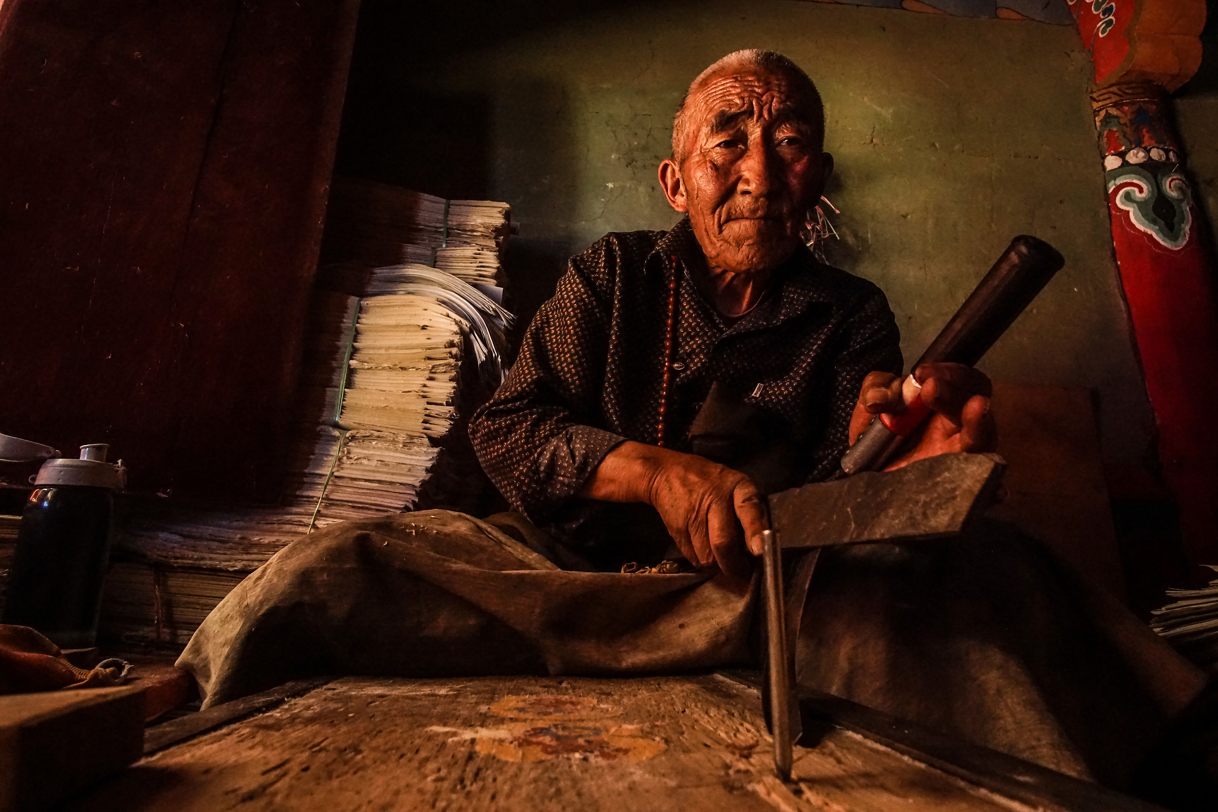 Craftsman in the ancient printing house of Dege