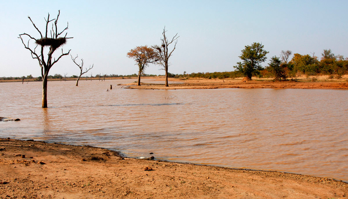 grande pozza d'acqua
