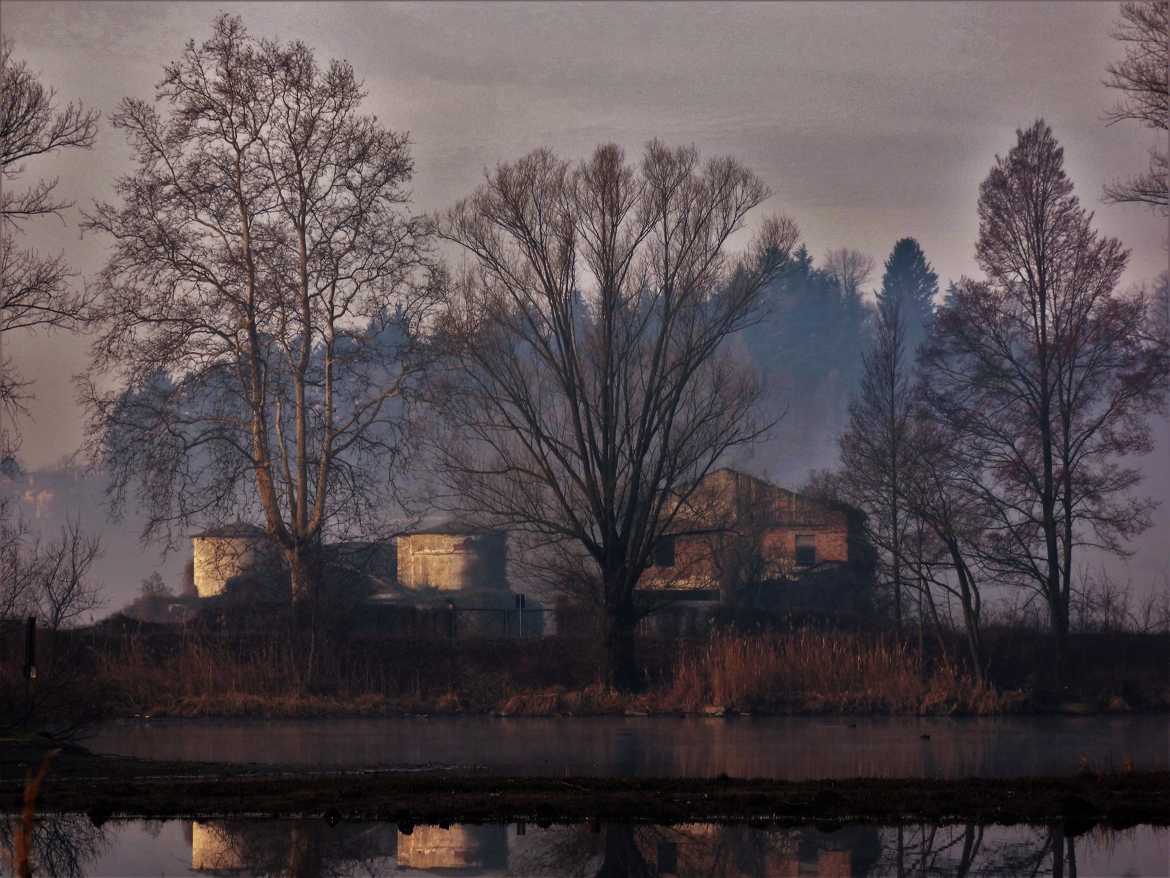 la vecchia casa sul fiume