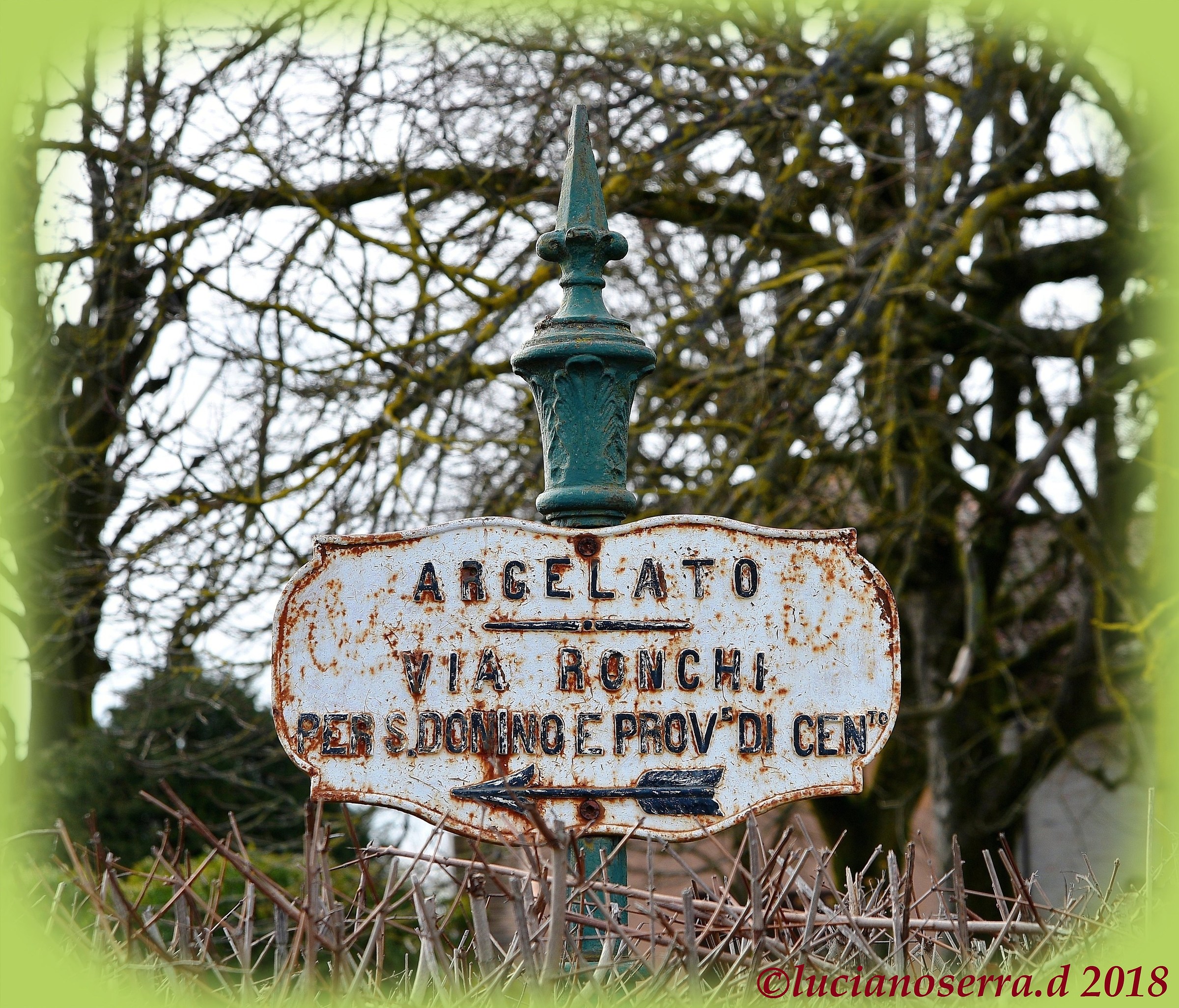 Antique indicator sign near Argelato (Bo)