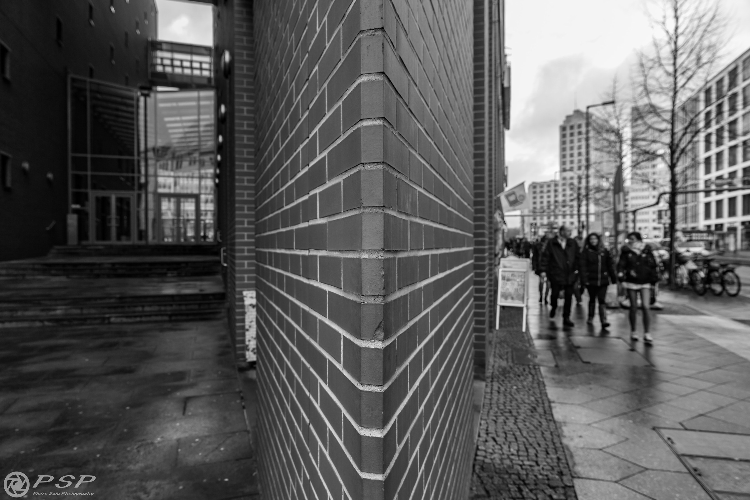 Tra la luce e le tenebre