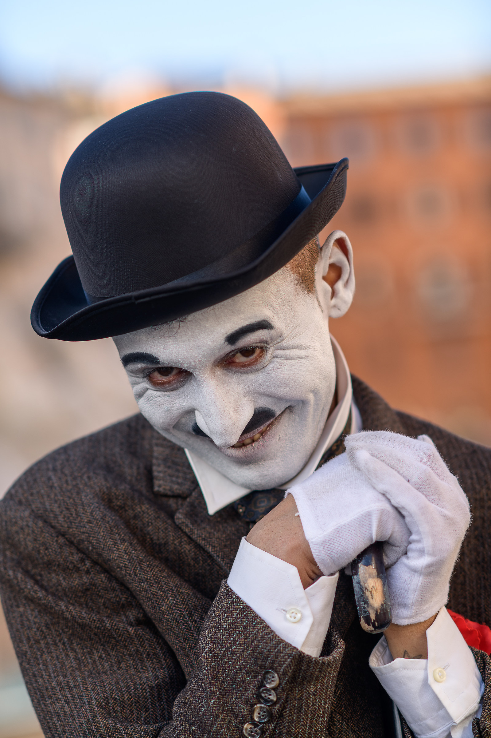 Non é proprio somigliante, ma...