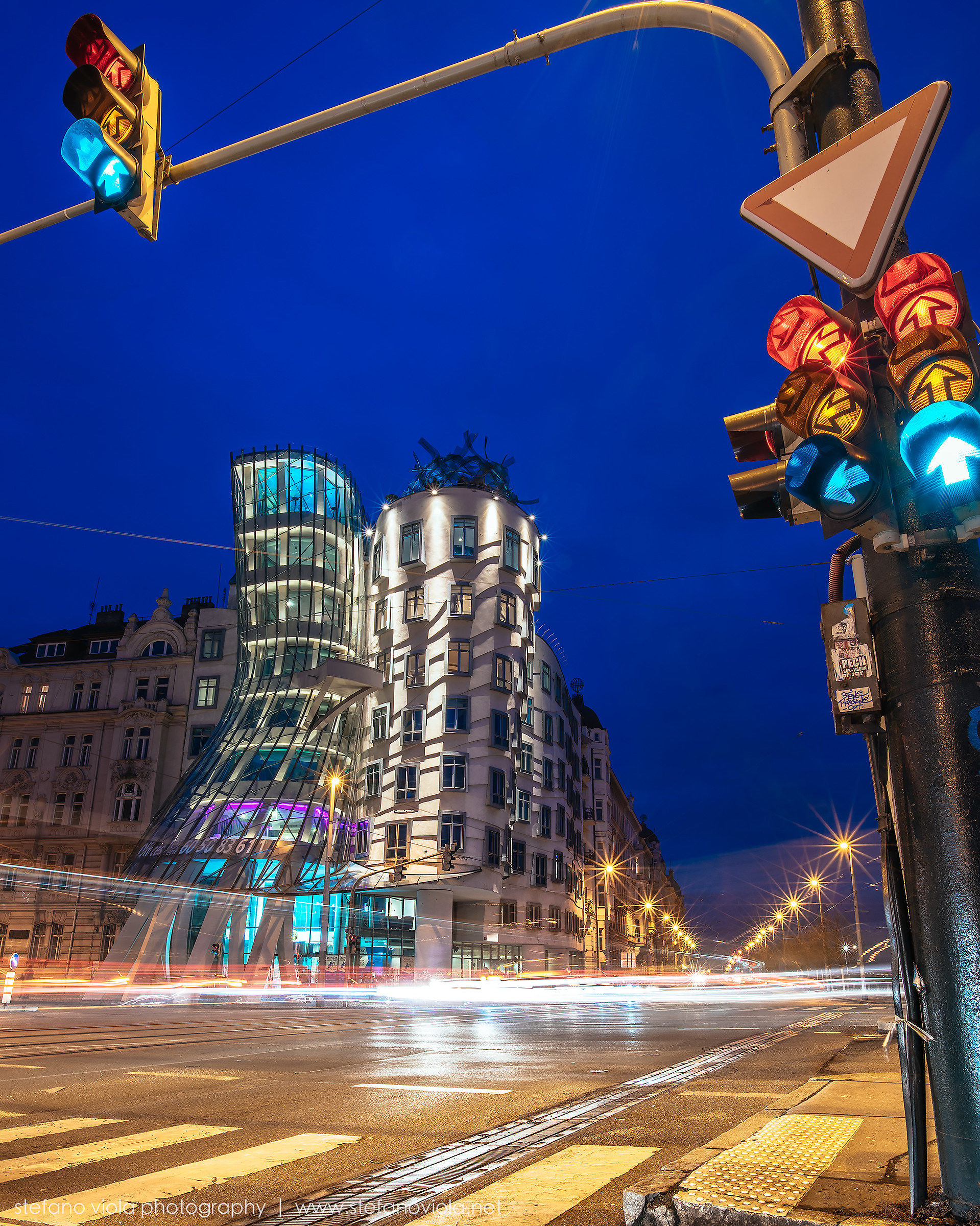 Prague, the Dancing House (Tančící d? M)