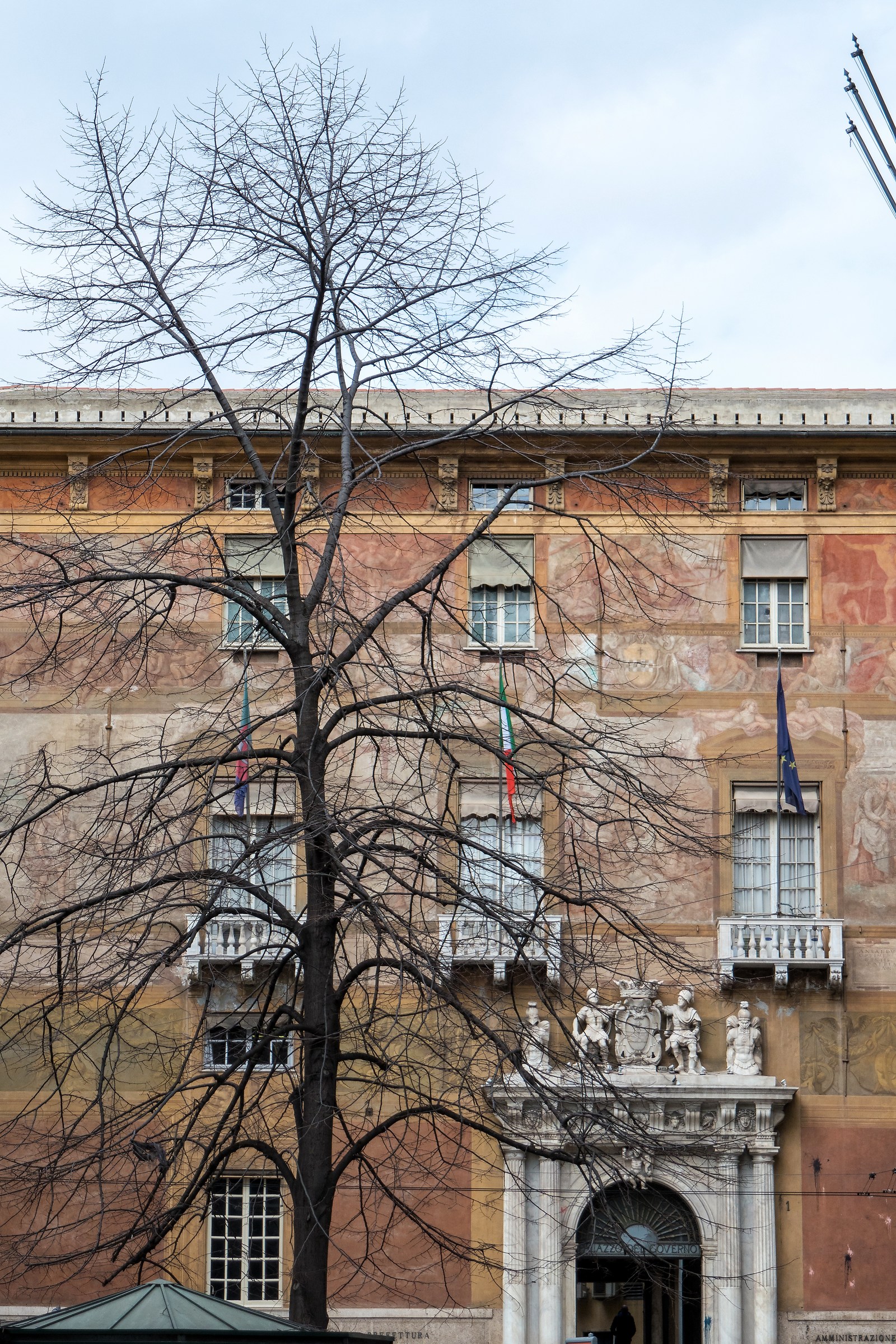 tre bandiere, un futuro incerto