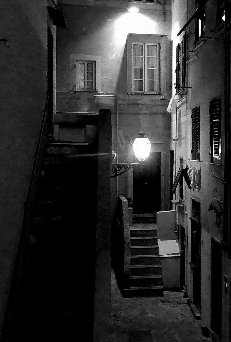 Liguria - carrugio on the port