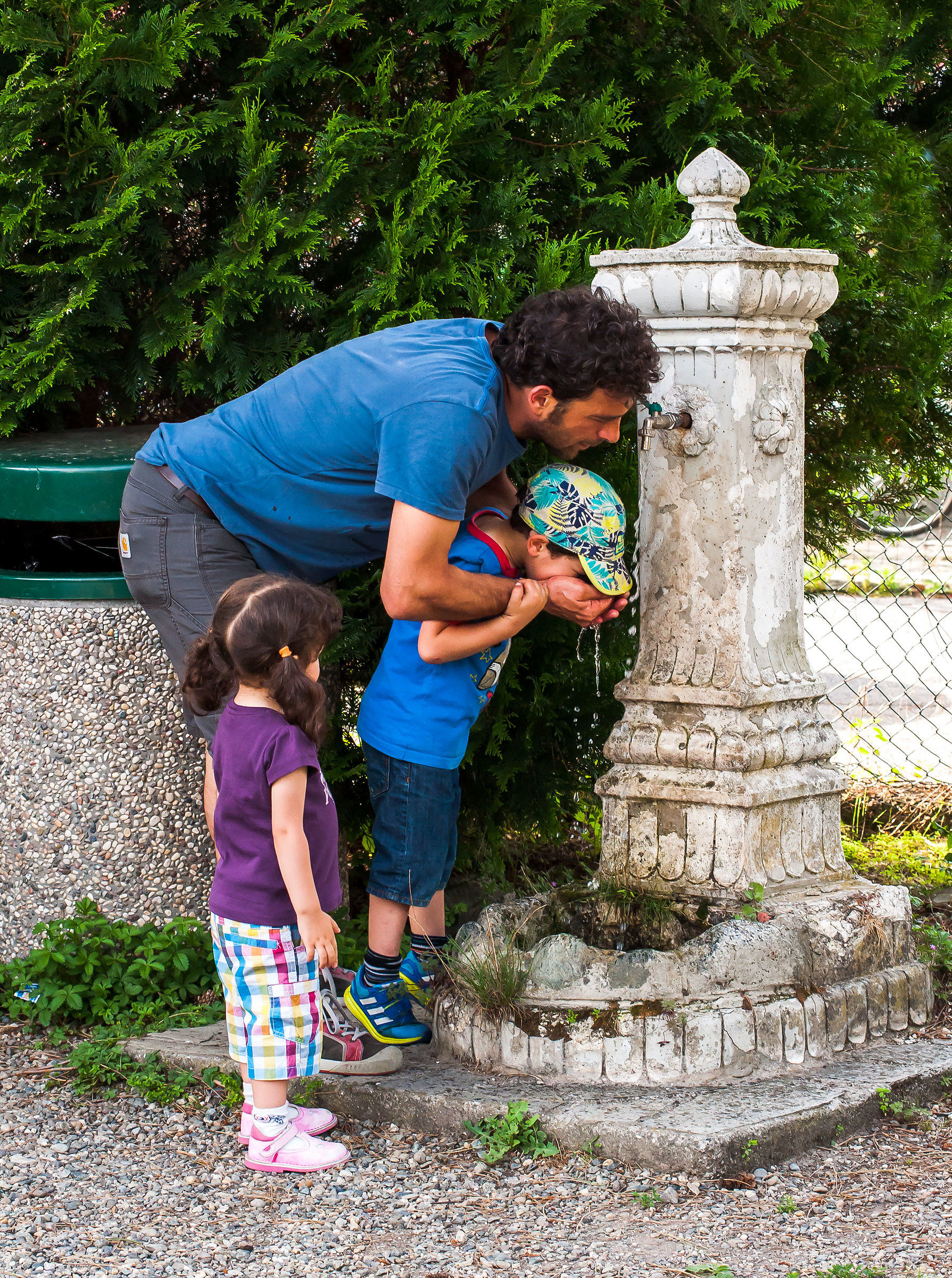 Non c'è il bicchiere?.....ci pensa papà
