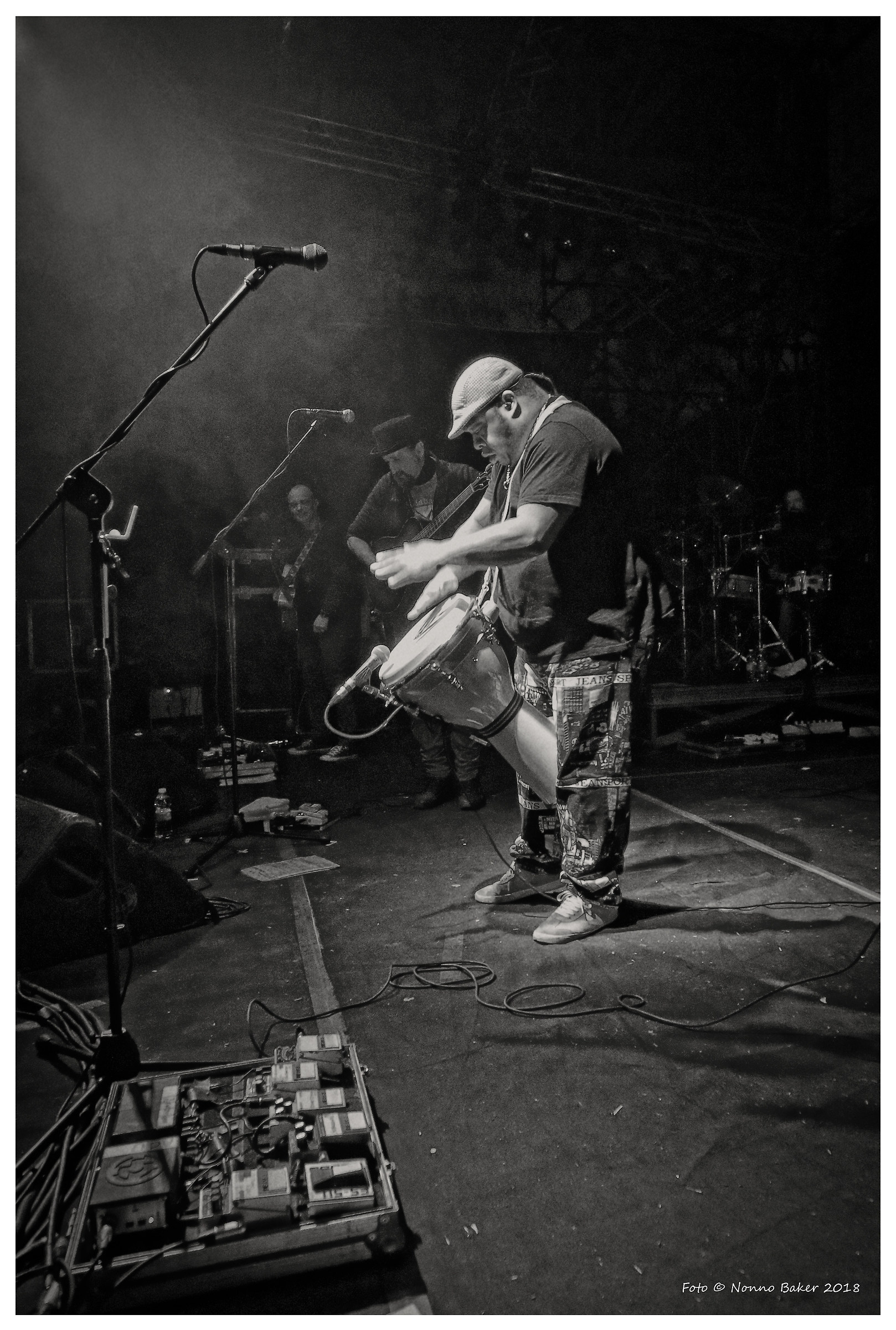 Il percussionista della Bandabardò