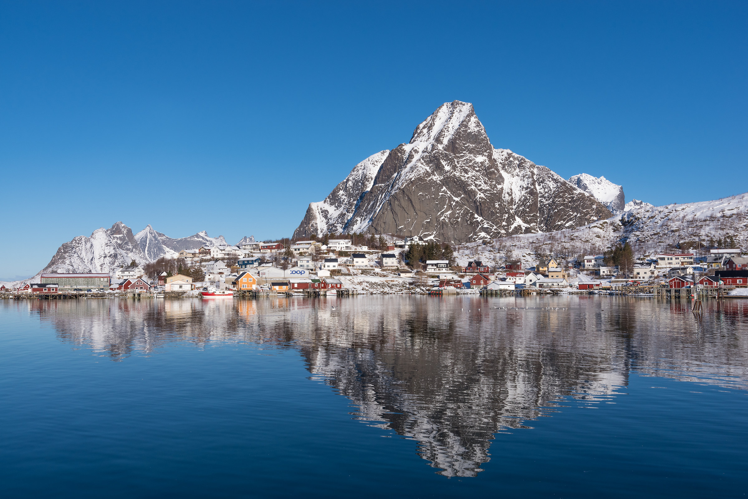 Reine is mirrored