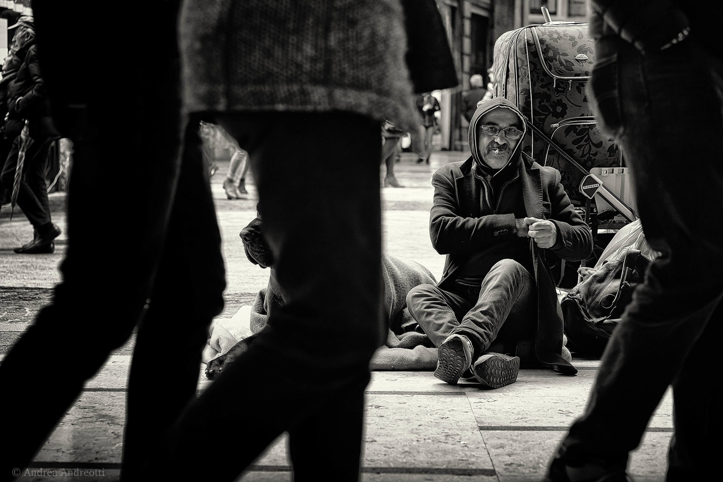 The eyes lost in the frenzy of shopping