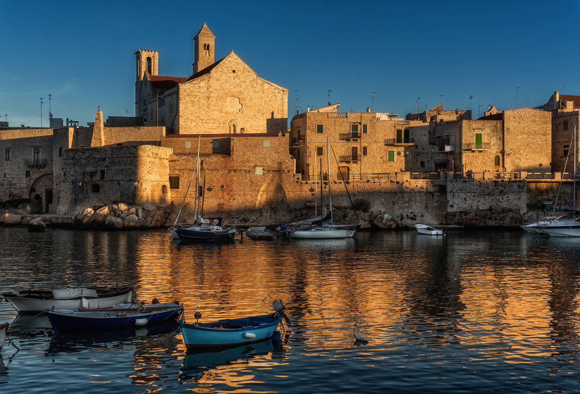 L'ora dorata sul mare