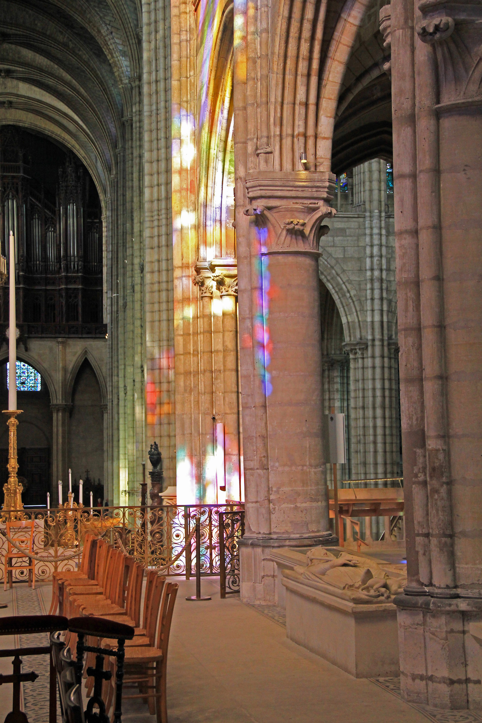 Brushstrokes of light in Saint-Denis