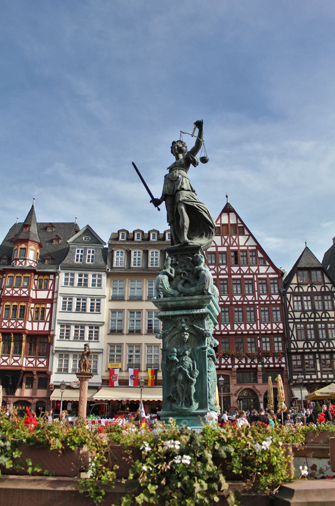 Gerechtigkeitsbrunnen 2, variations on a theme