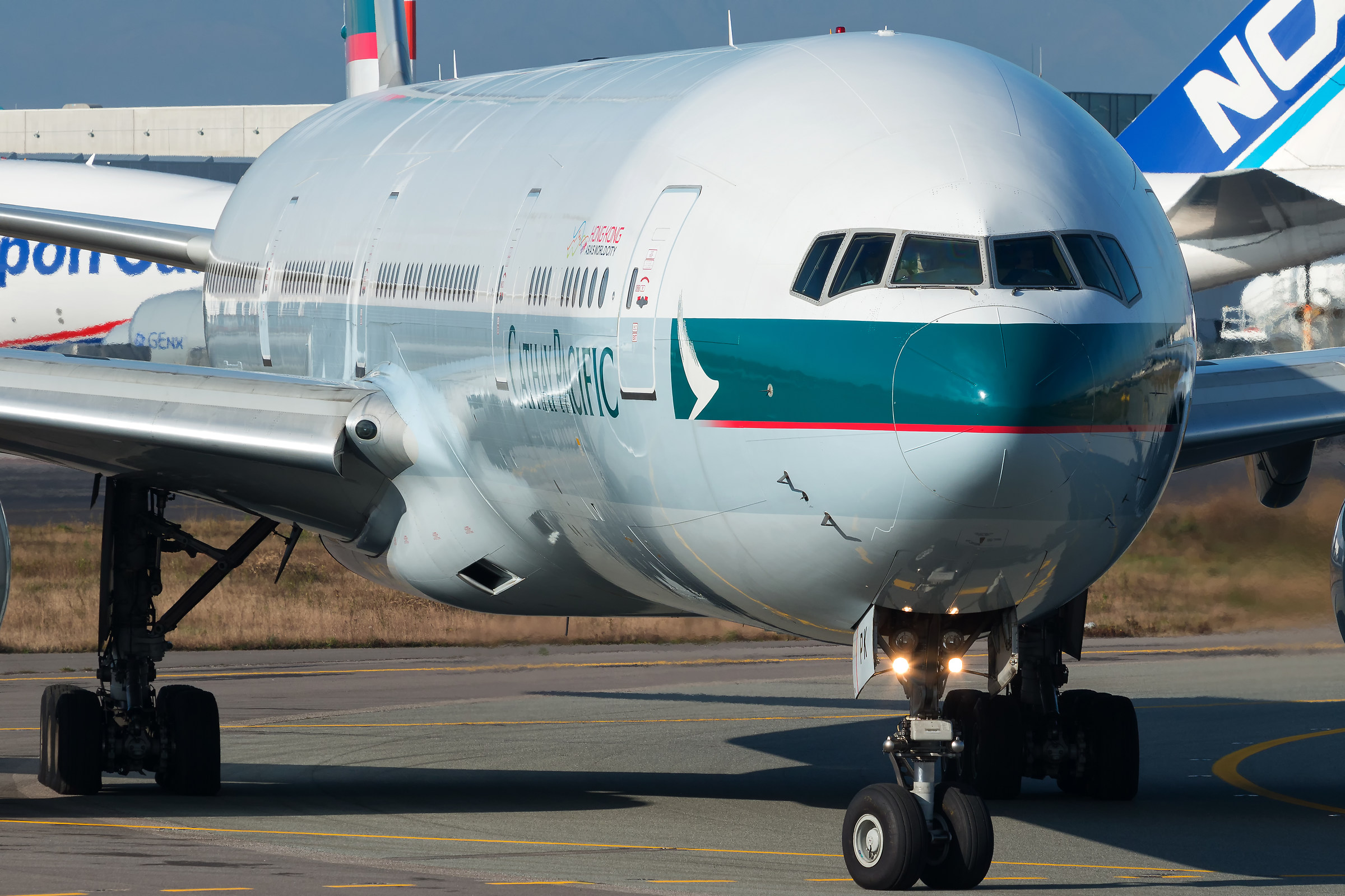 cathay pacific boeing 777-300er b-kpk