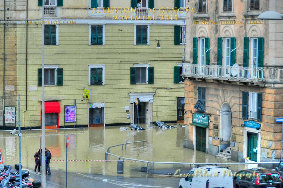 Flood genova 4 11 2011 Flood - Piazza Tommaseo