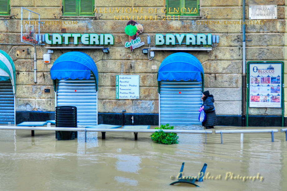 Flood genova 4 11 2011 Flood - Piazza Tommaseo