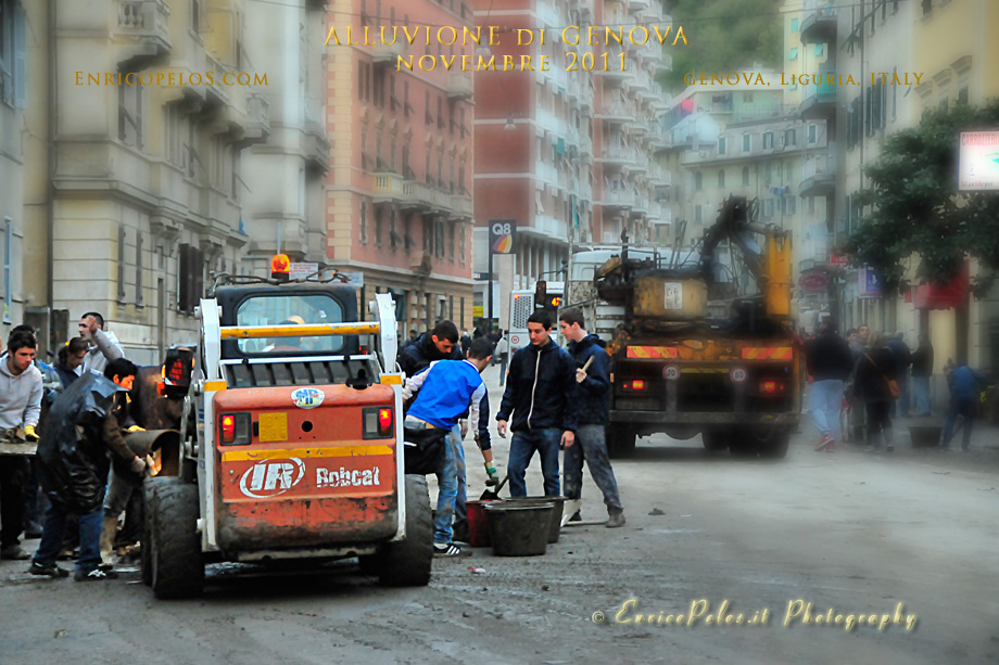 Flood genova 4 11 2011 Flood - Volunteers and means