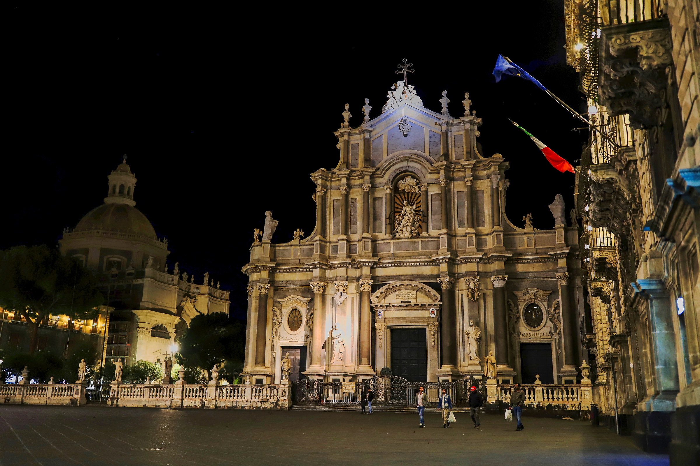 Piazza Duomo. I nuovi catanesi...