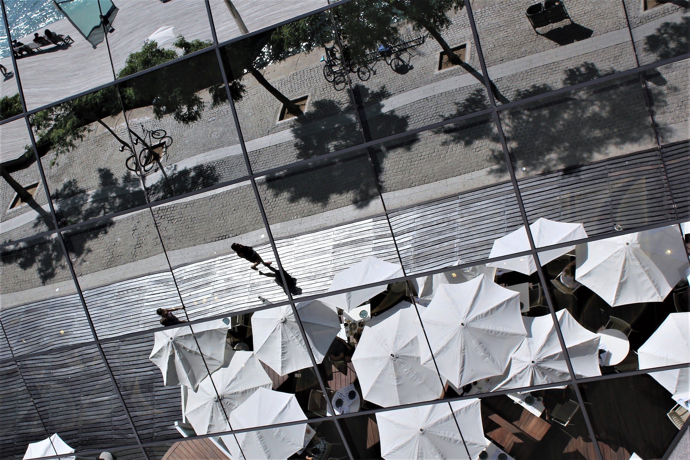 Riflessi sul molo (Barcellona)