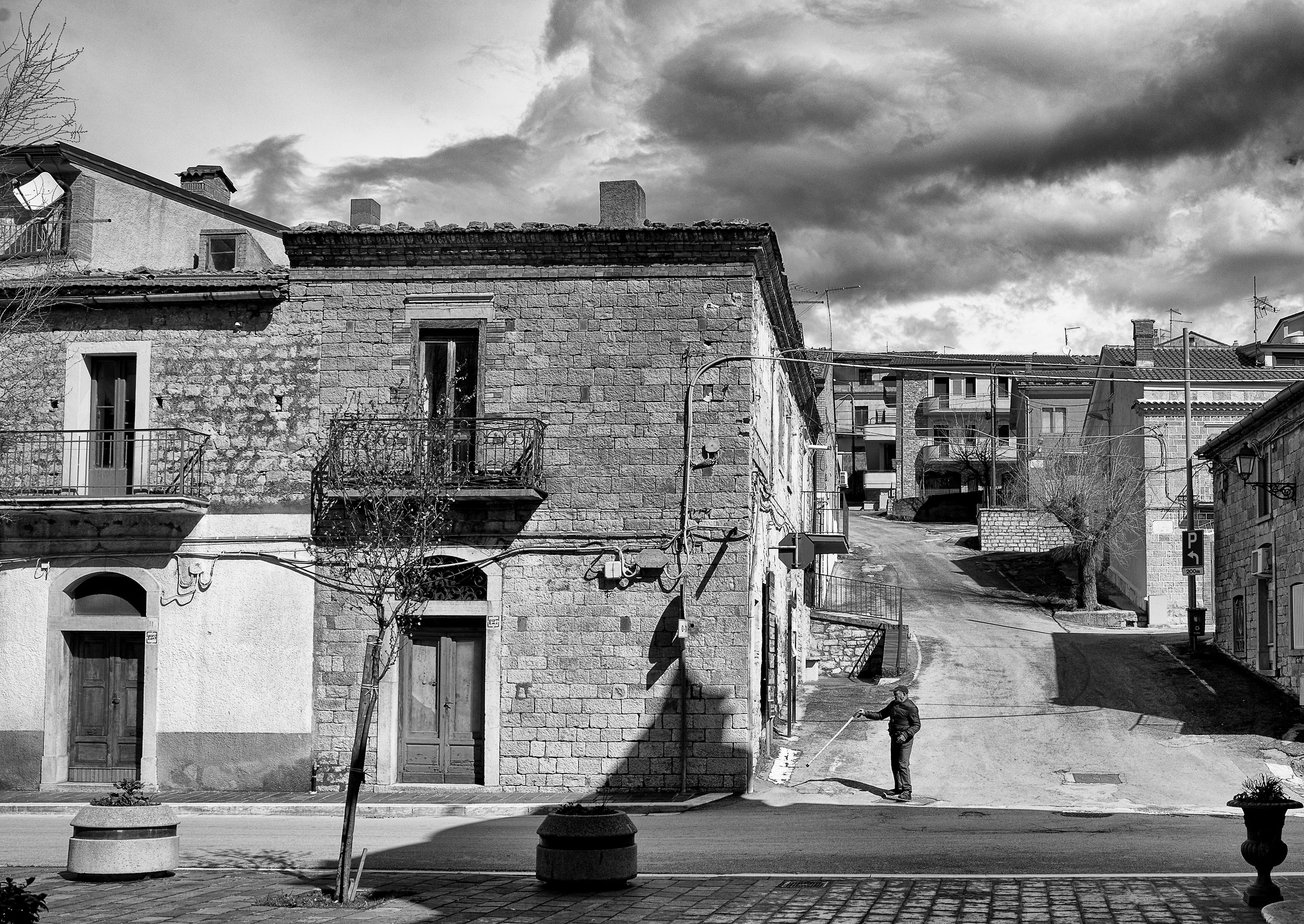 l'uomo con il bastone