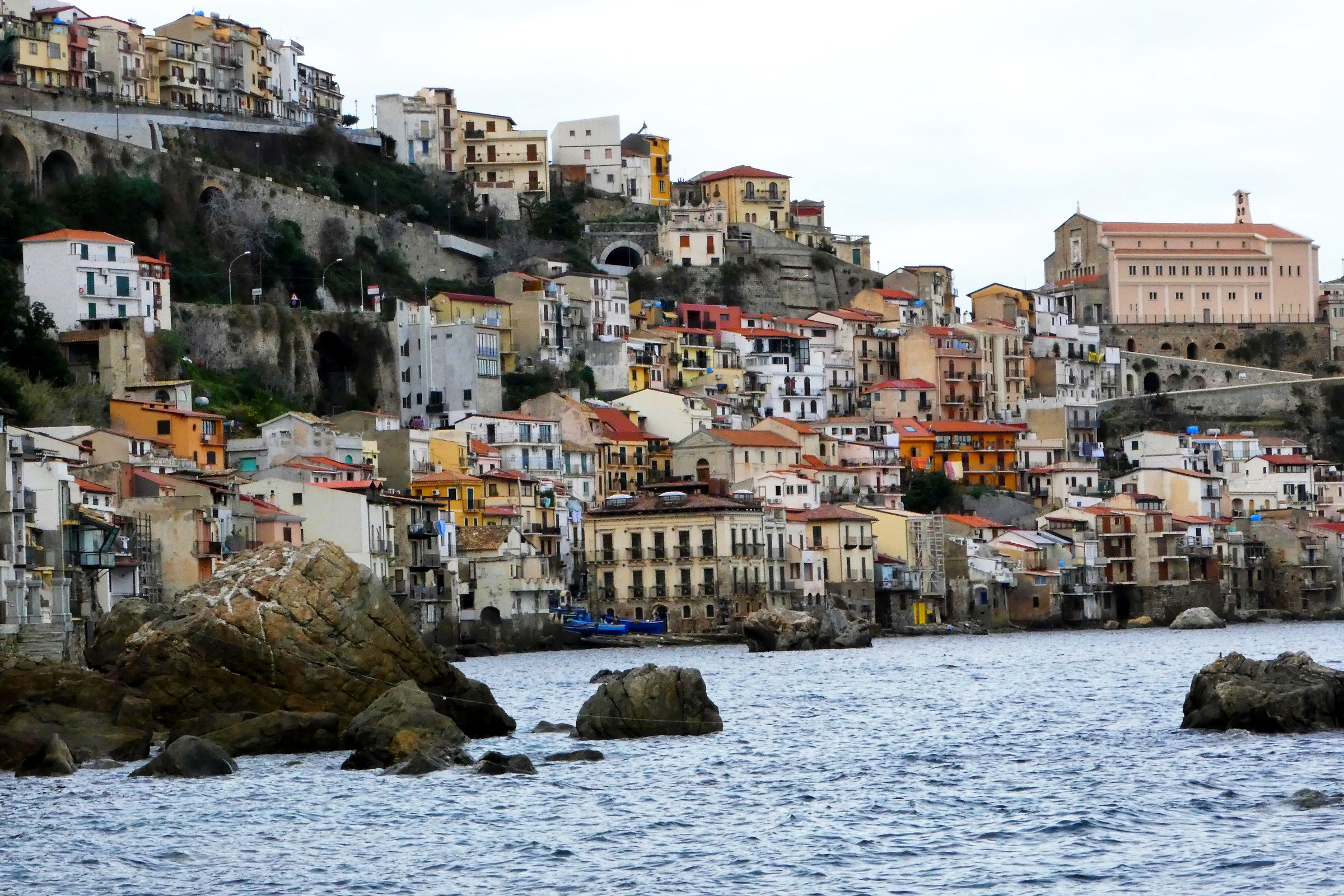 The sea between the houses