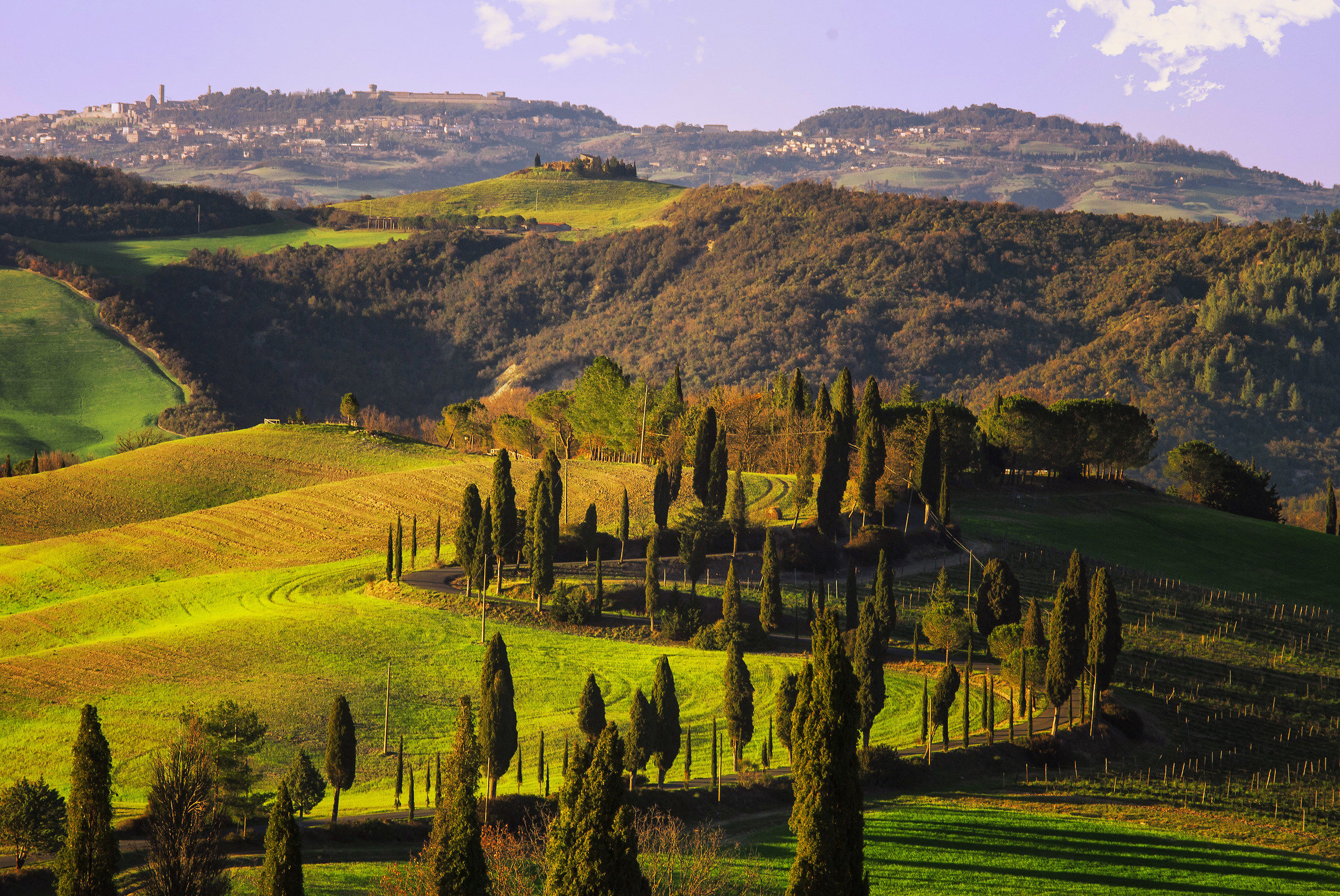 Tuscan landscape that slopes towards Volterra