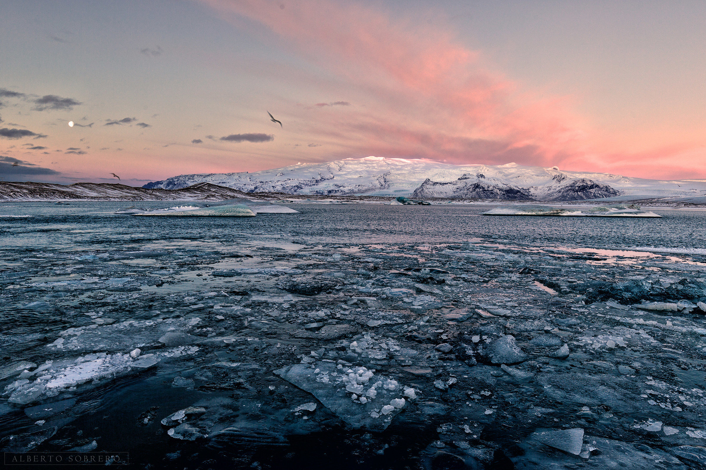 Sunrise on the frozen Jokulsarlon lagoon