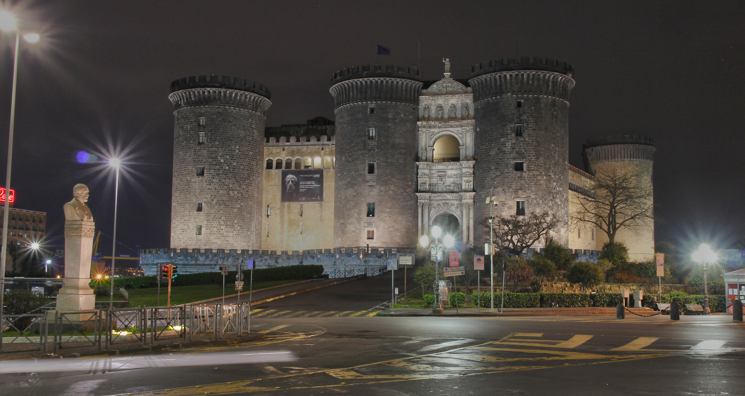 Maschio Angioino by night