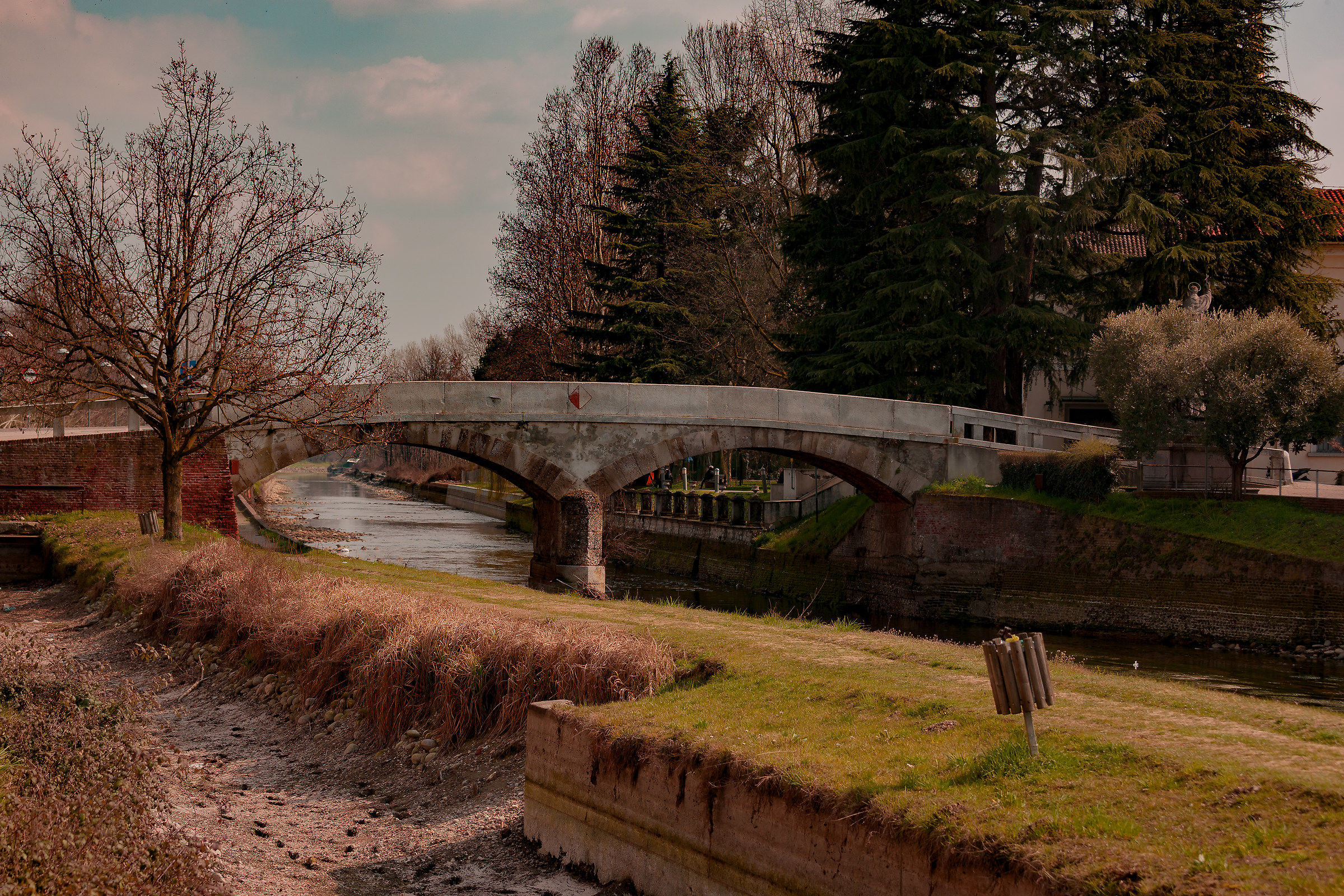 Naviglio Grande bridge (Cassinetta di Lugagnano) Side B