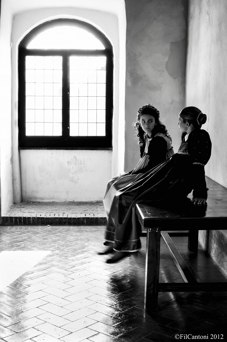 Dame in conversation