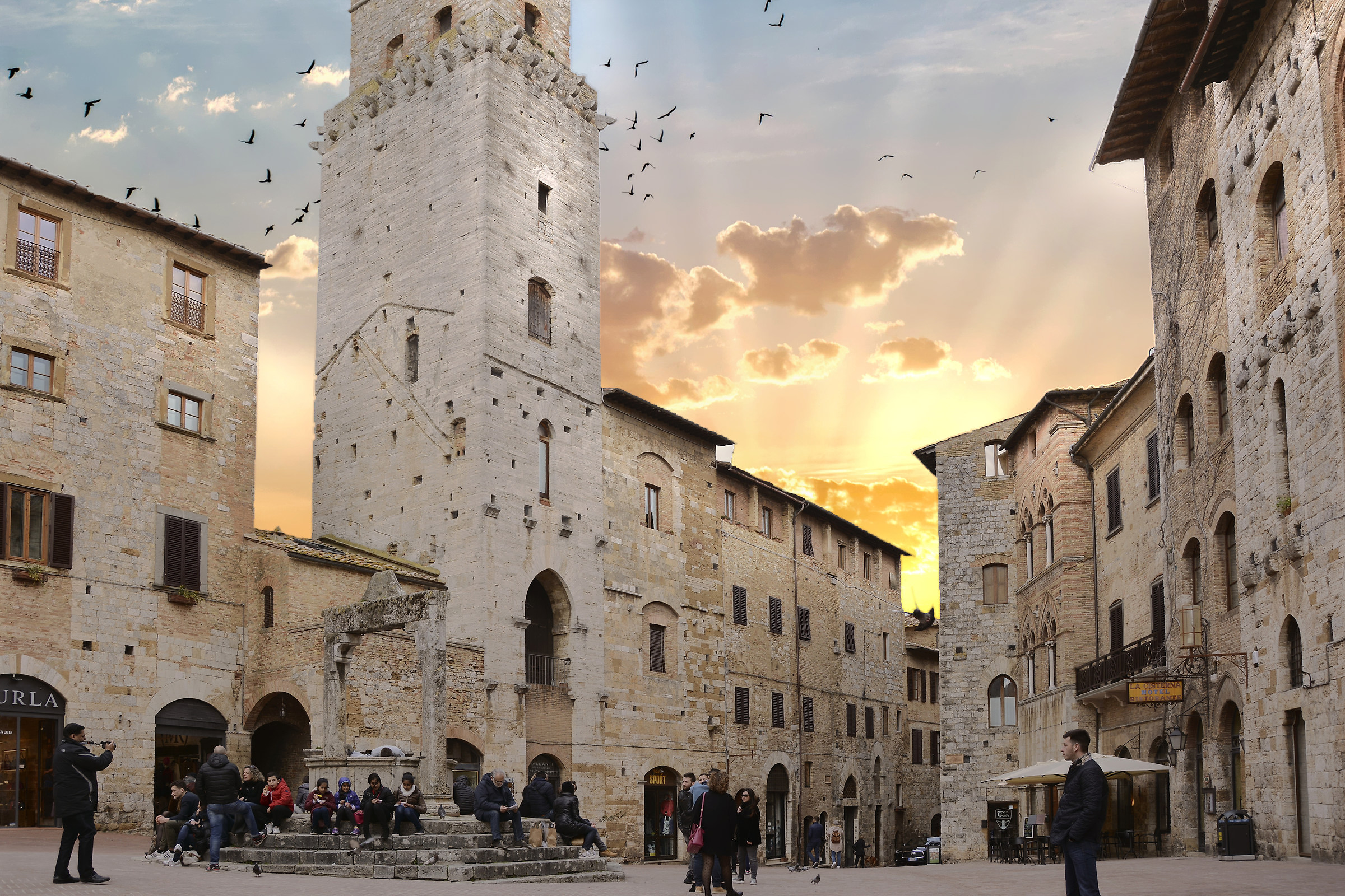 Piazza al tramonto