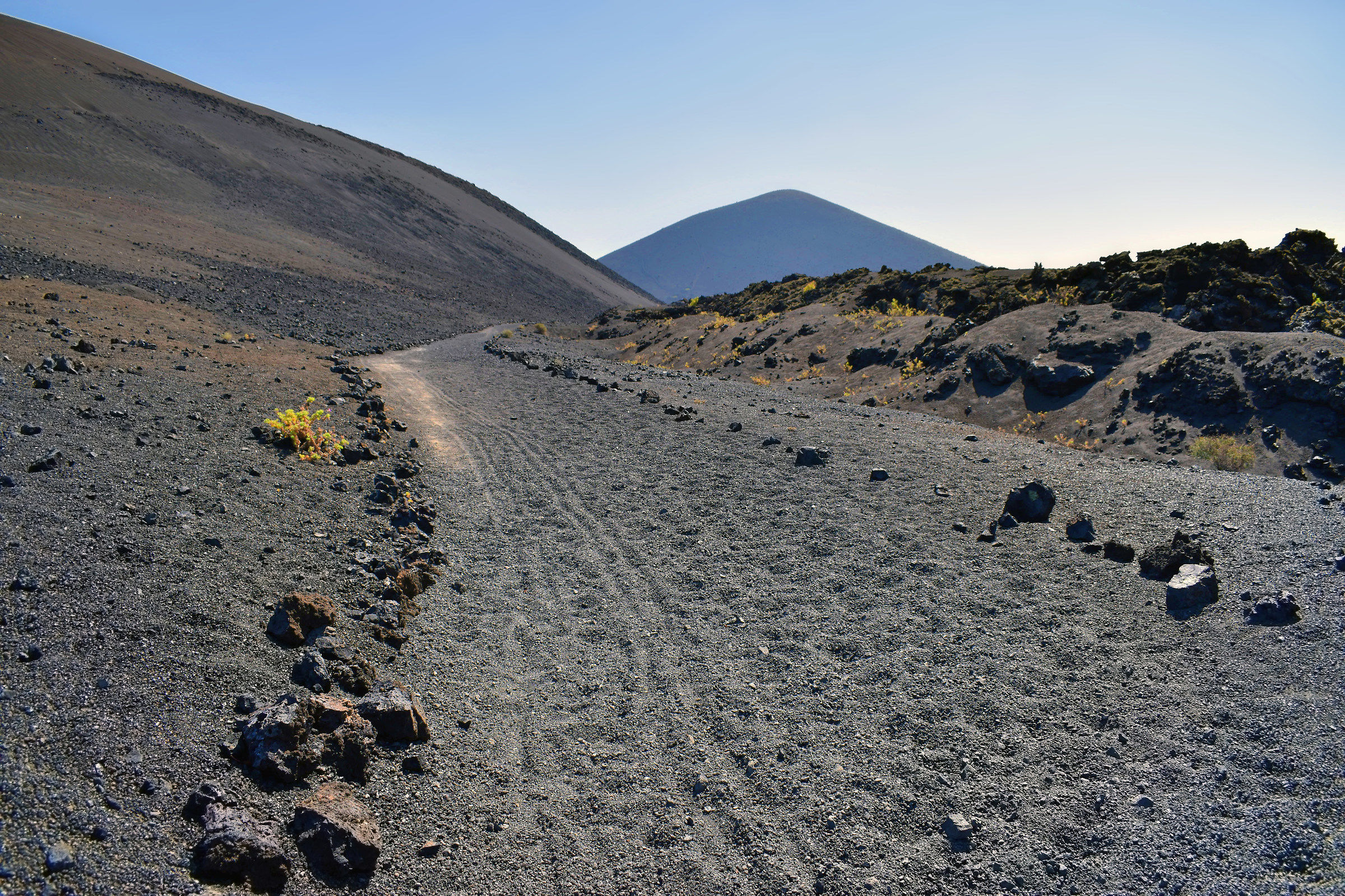 Alle pendici del vulcano