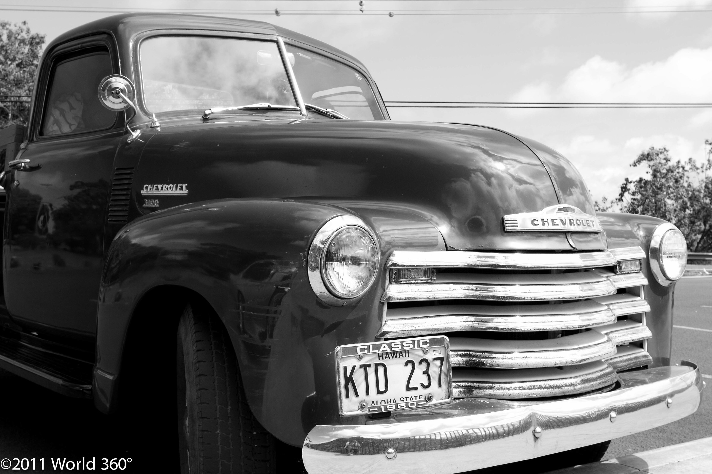 Old car in Honolunlu