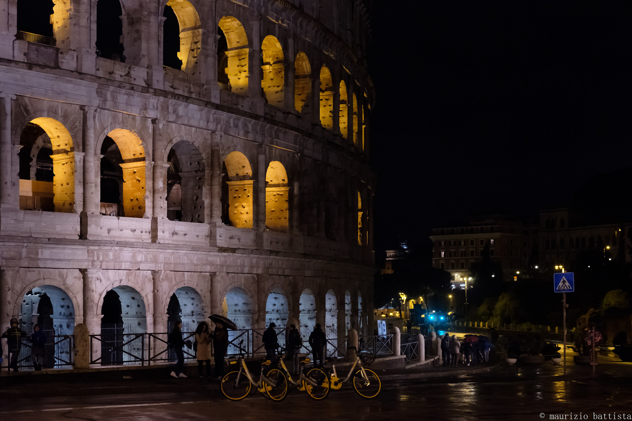 Colosseo by night 1
