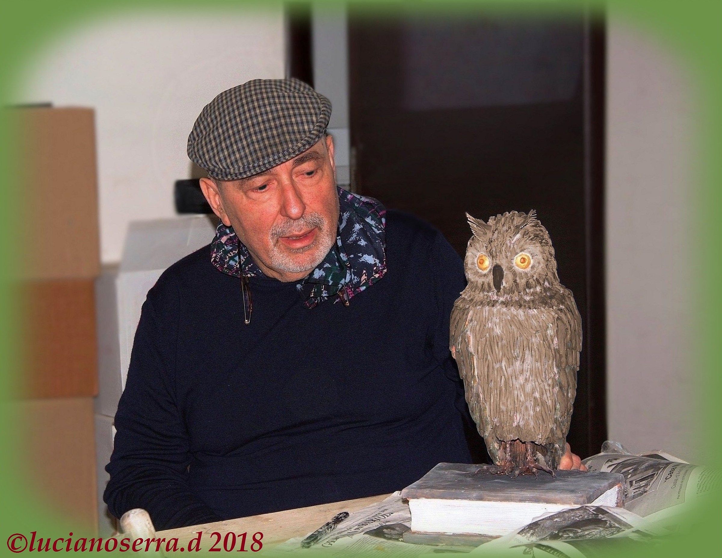 Gianni Melloni assorto, con una sua bella realizzazione