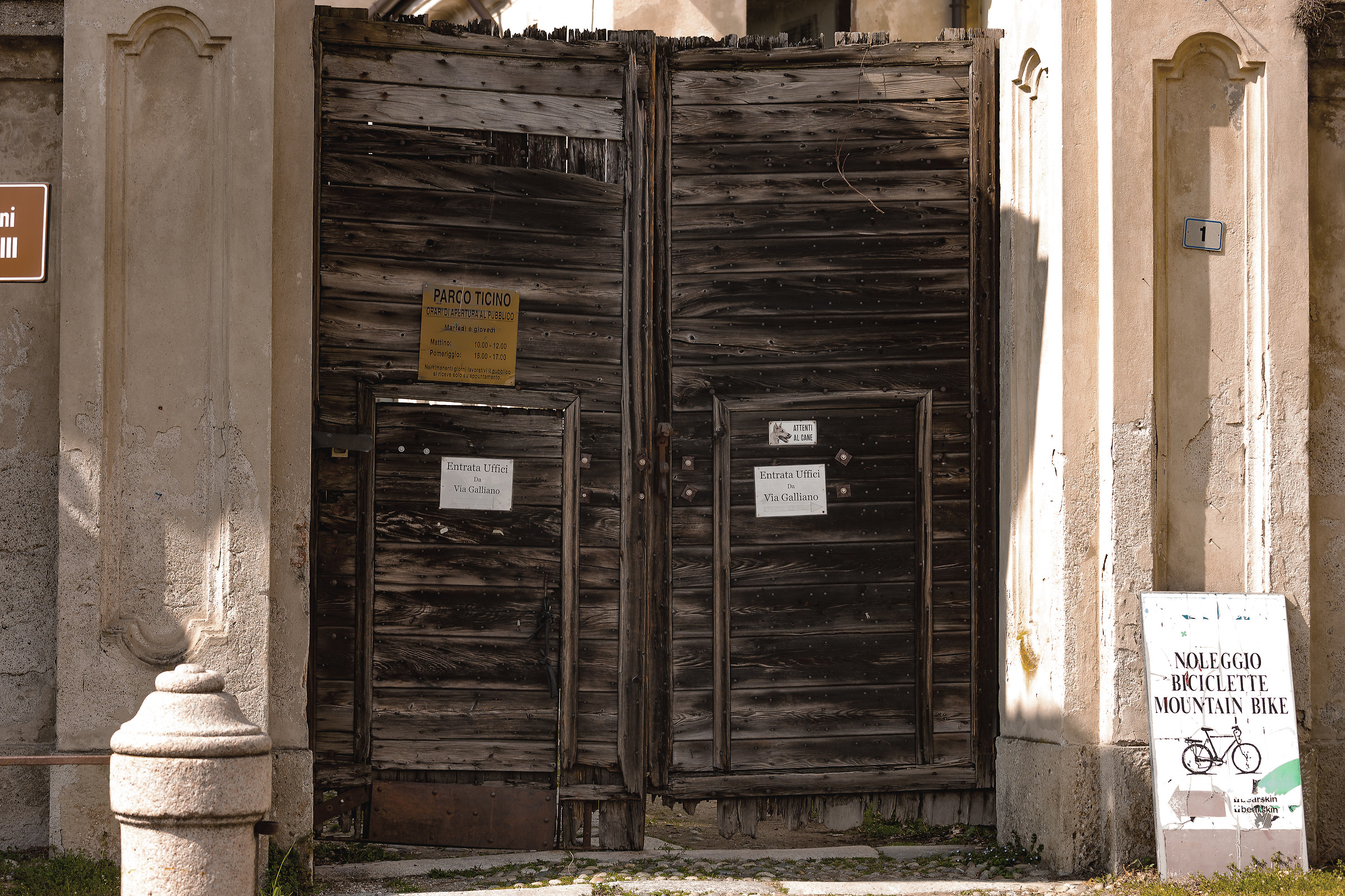 Peggio di cosi' si chiude