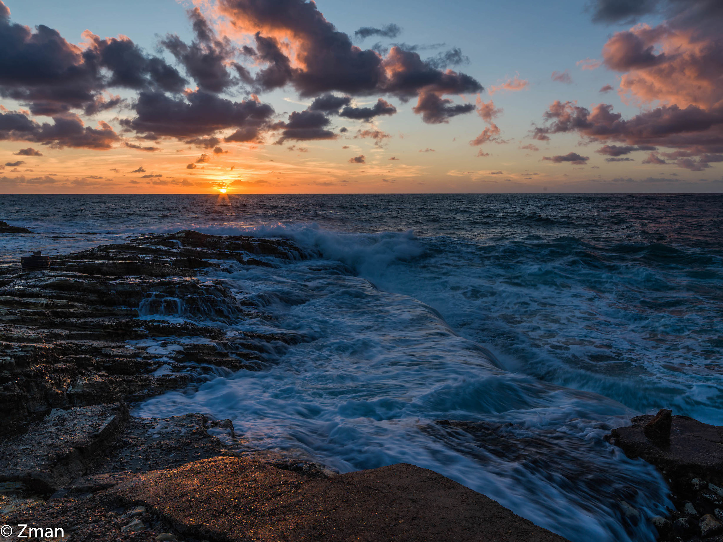 Tramonto a Al Raouche Rocks