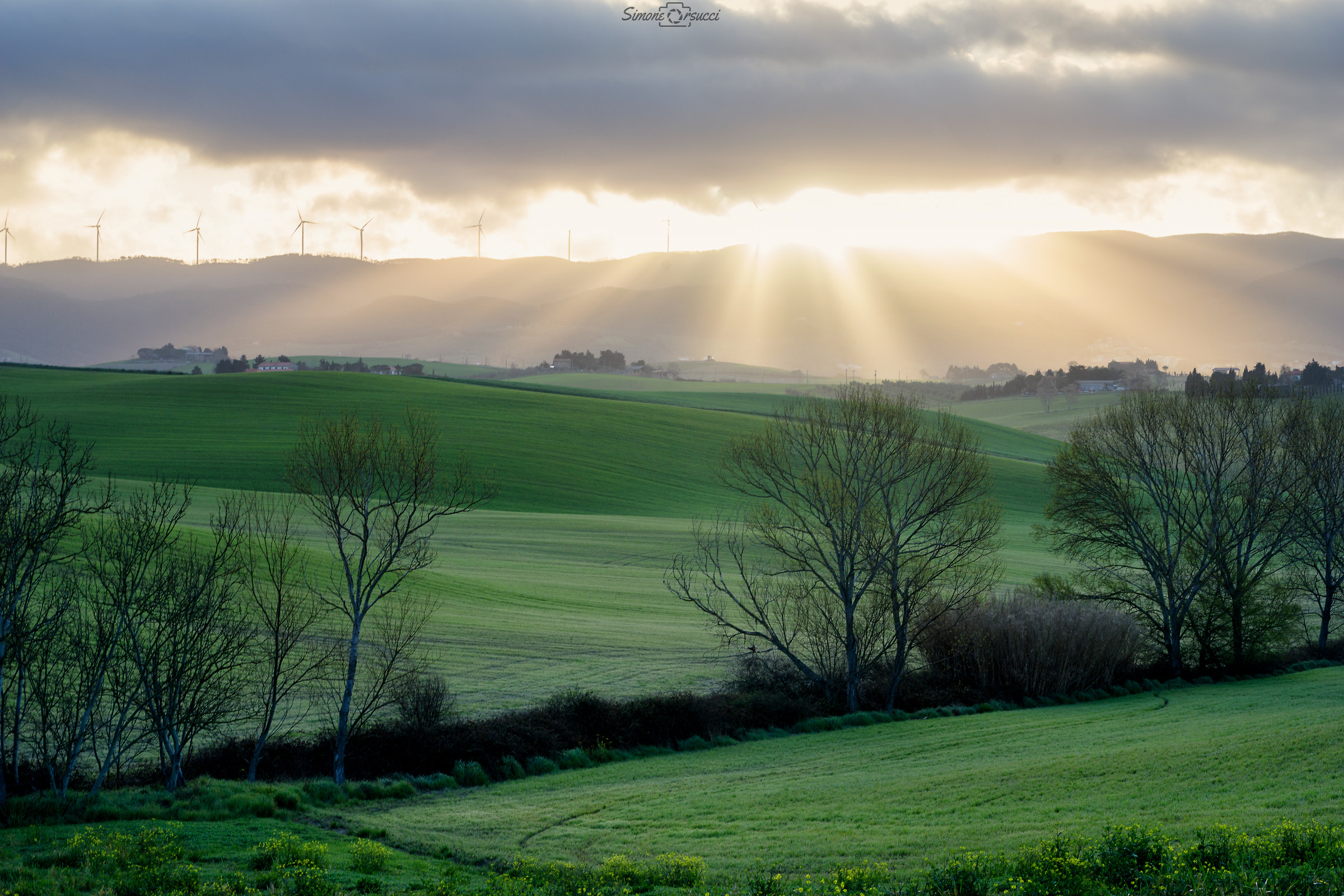 Un'alba mistica ad Orciano Pisano