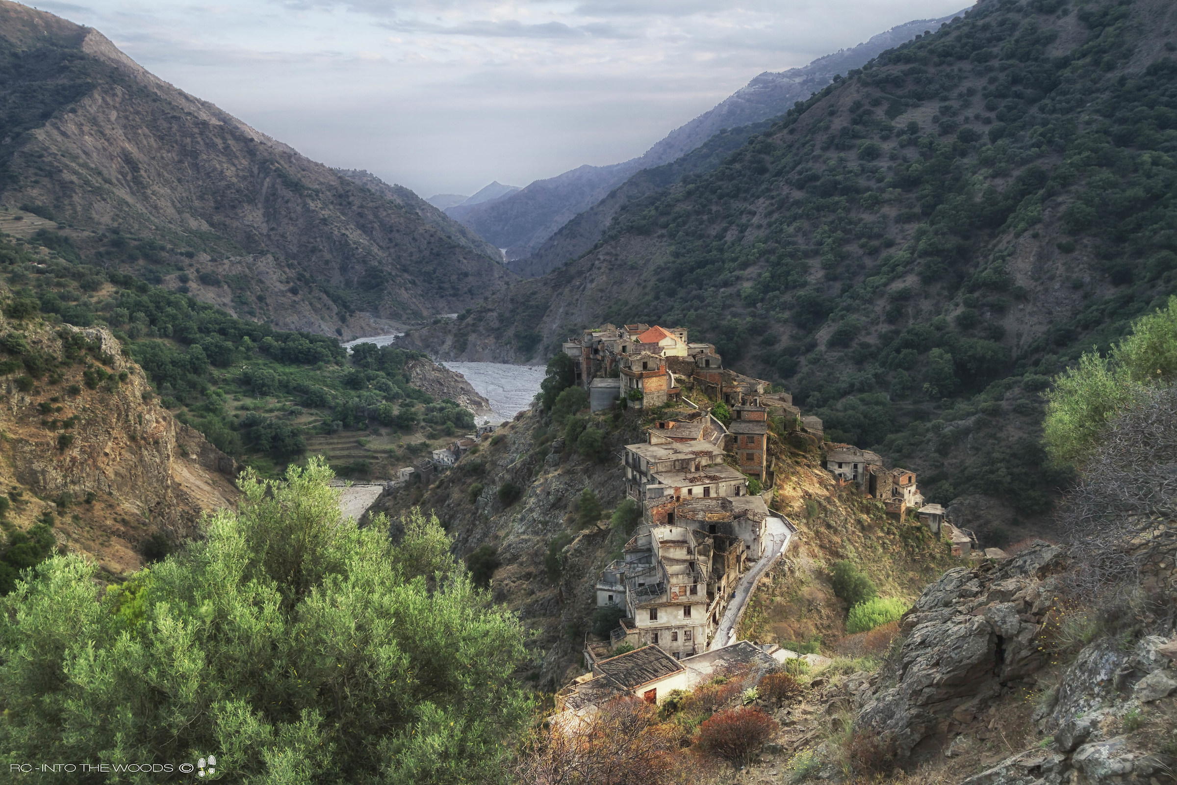 Roghudi - ghost town