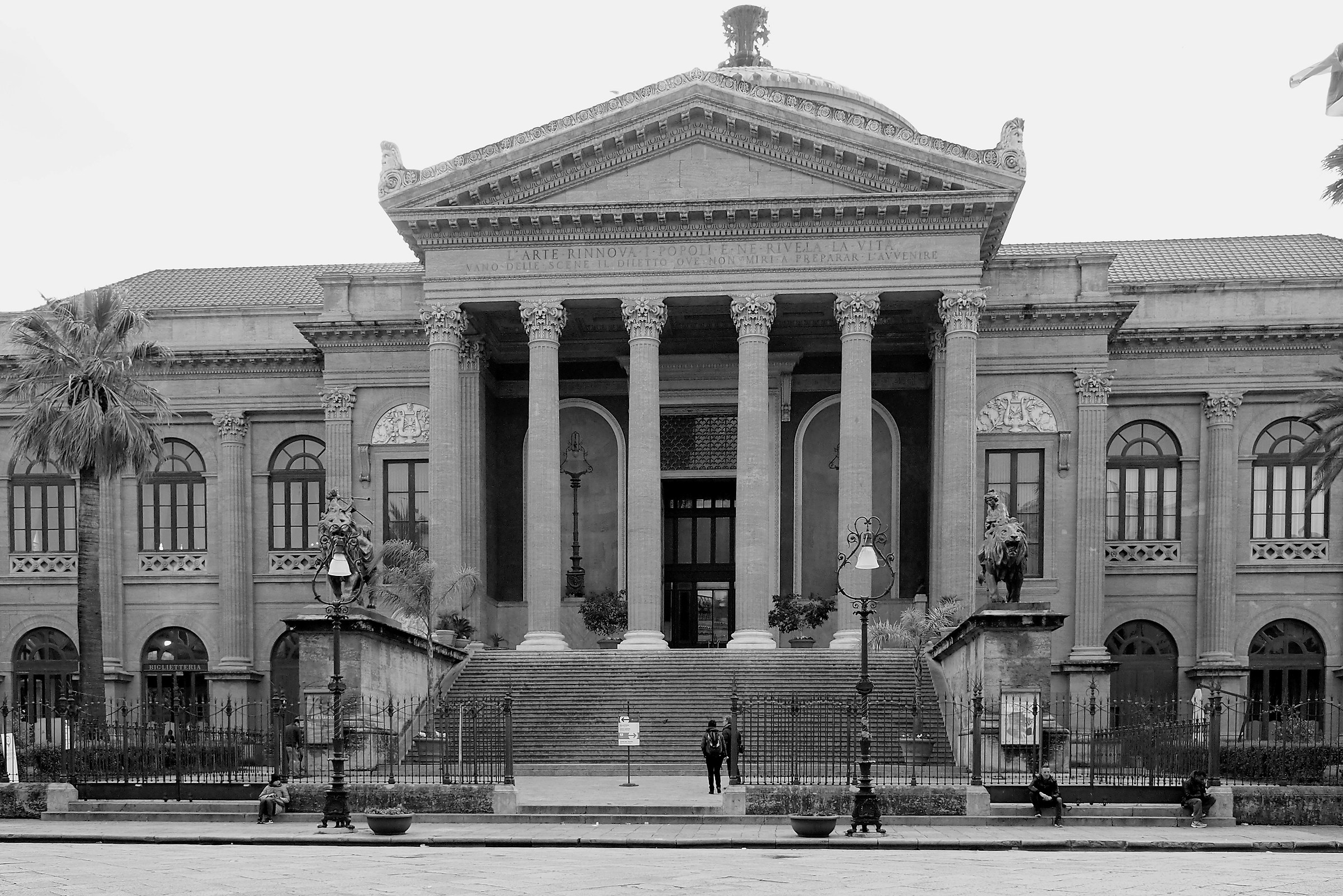 The maximum seen in b / n