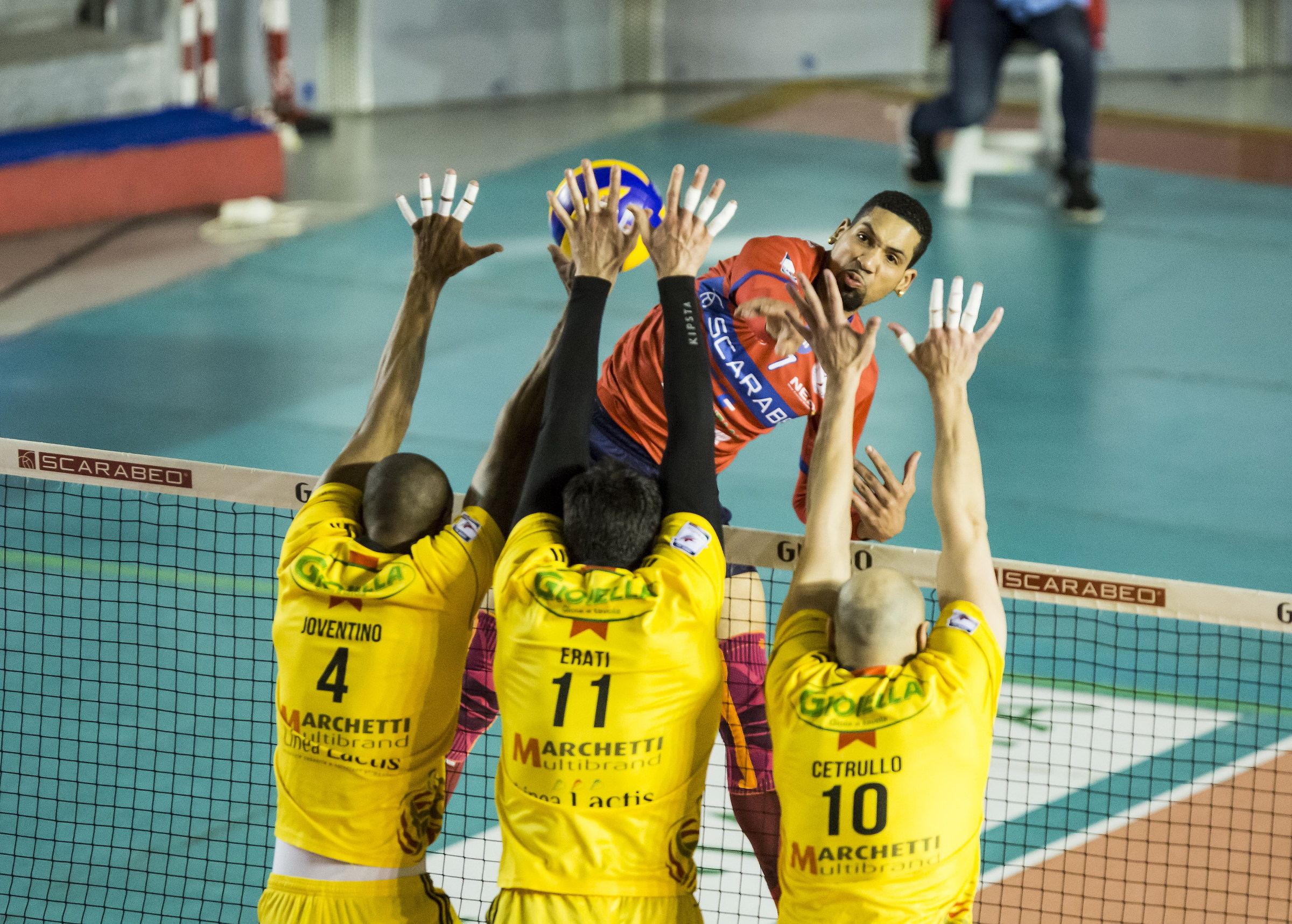 William Padura Diaz in schiacciata