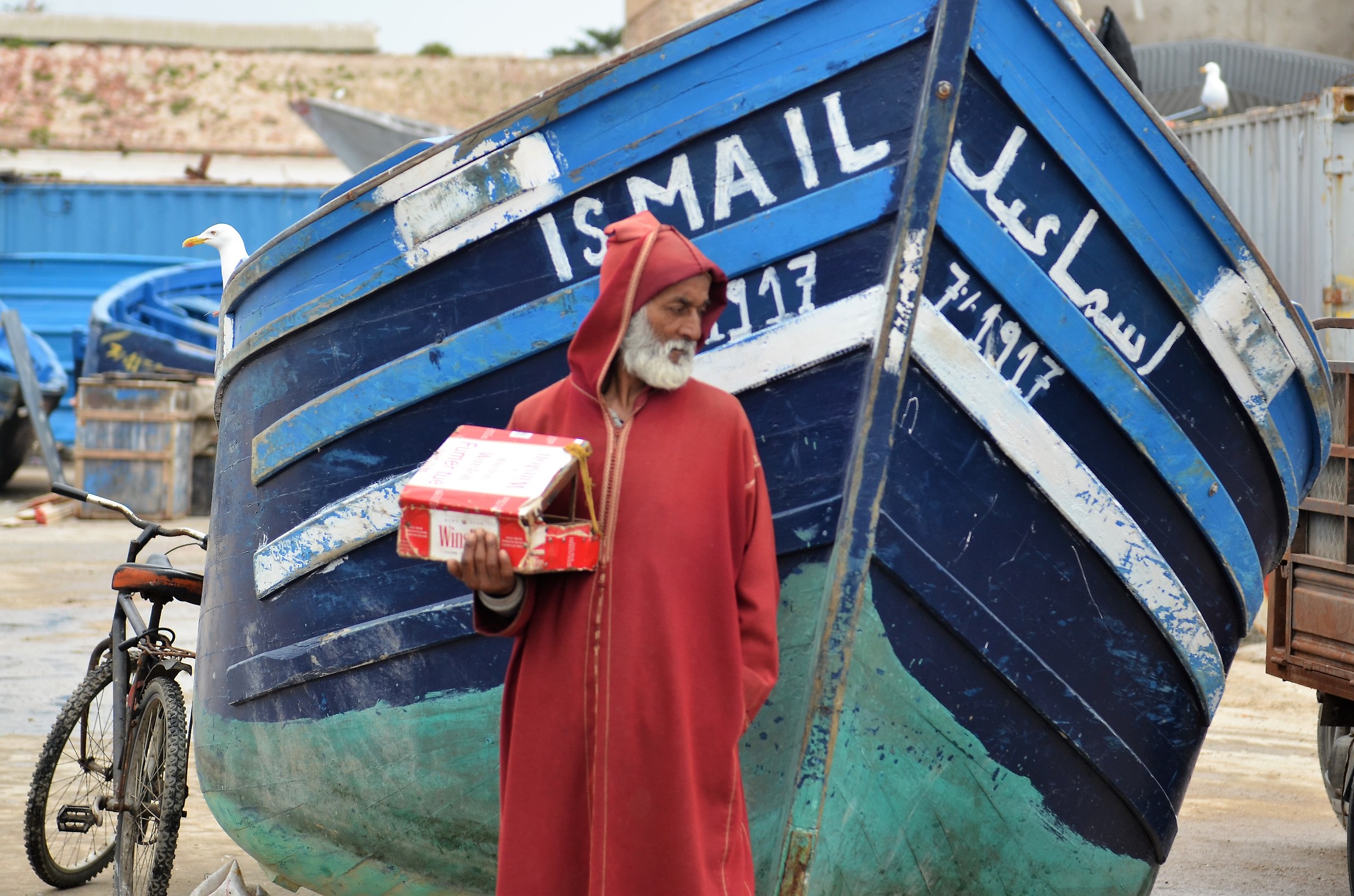 Seller of cigarettes