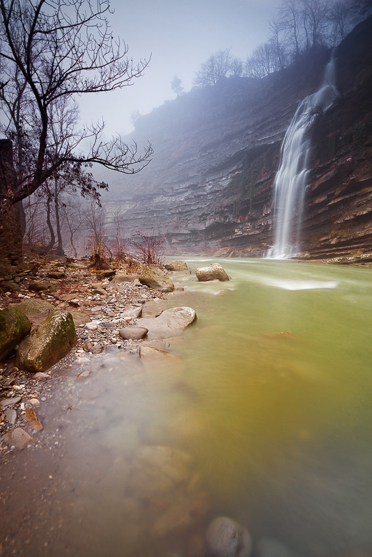 L'acqua che cade sull'acqua che va