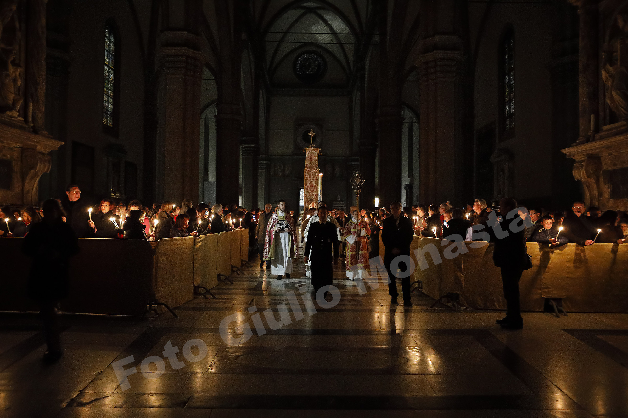 La distribuzione del Fuoco Sacro