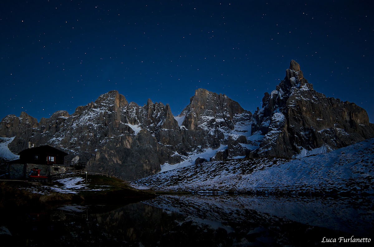 Baita Segantini under the stars