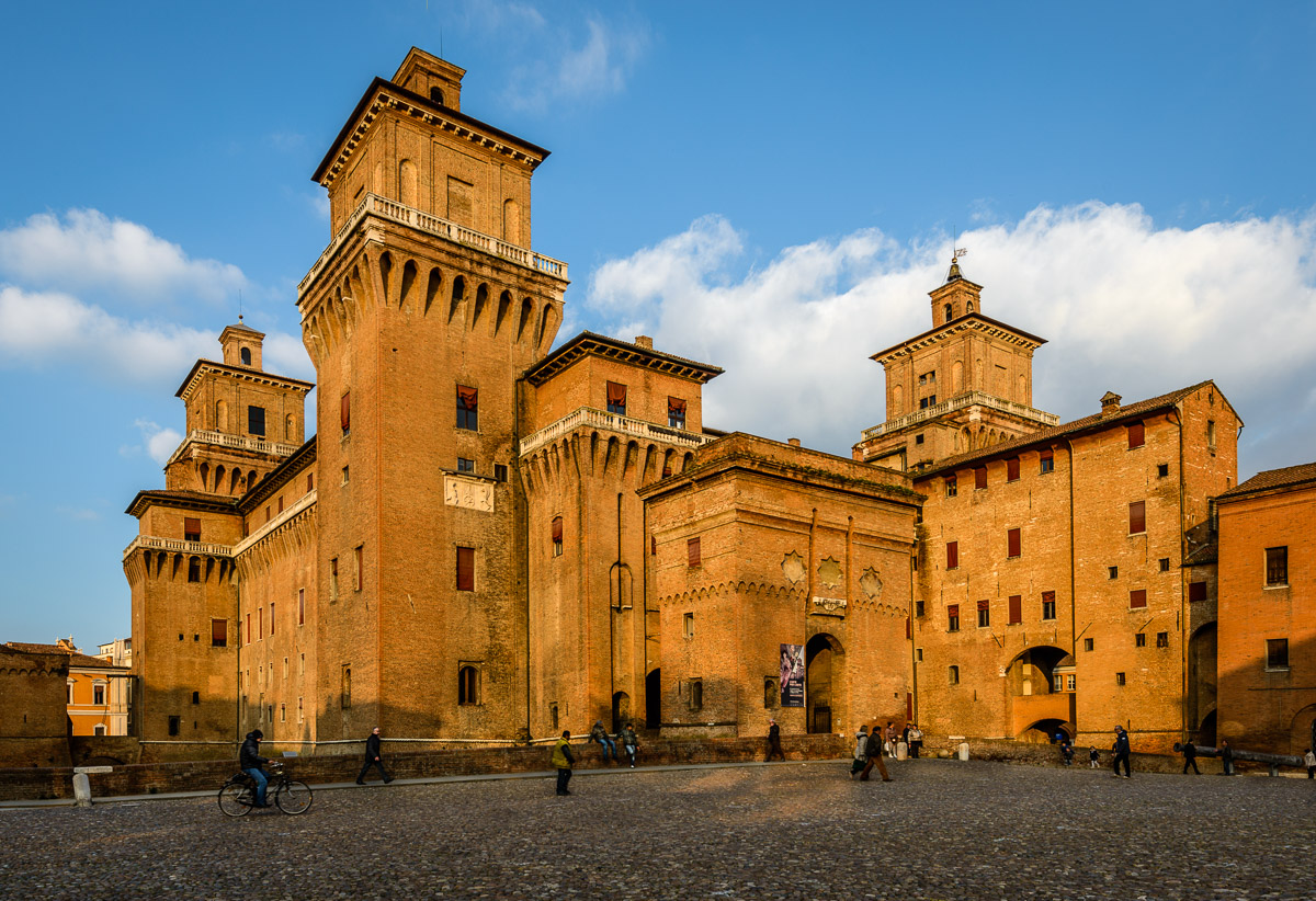Castello Estense dal lato sud