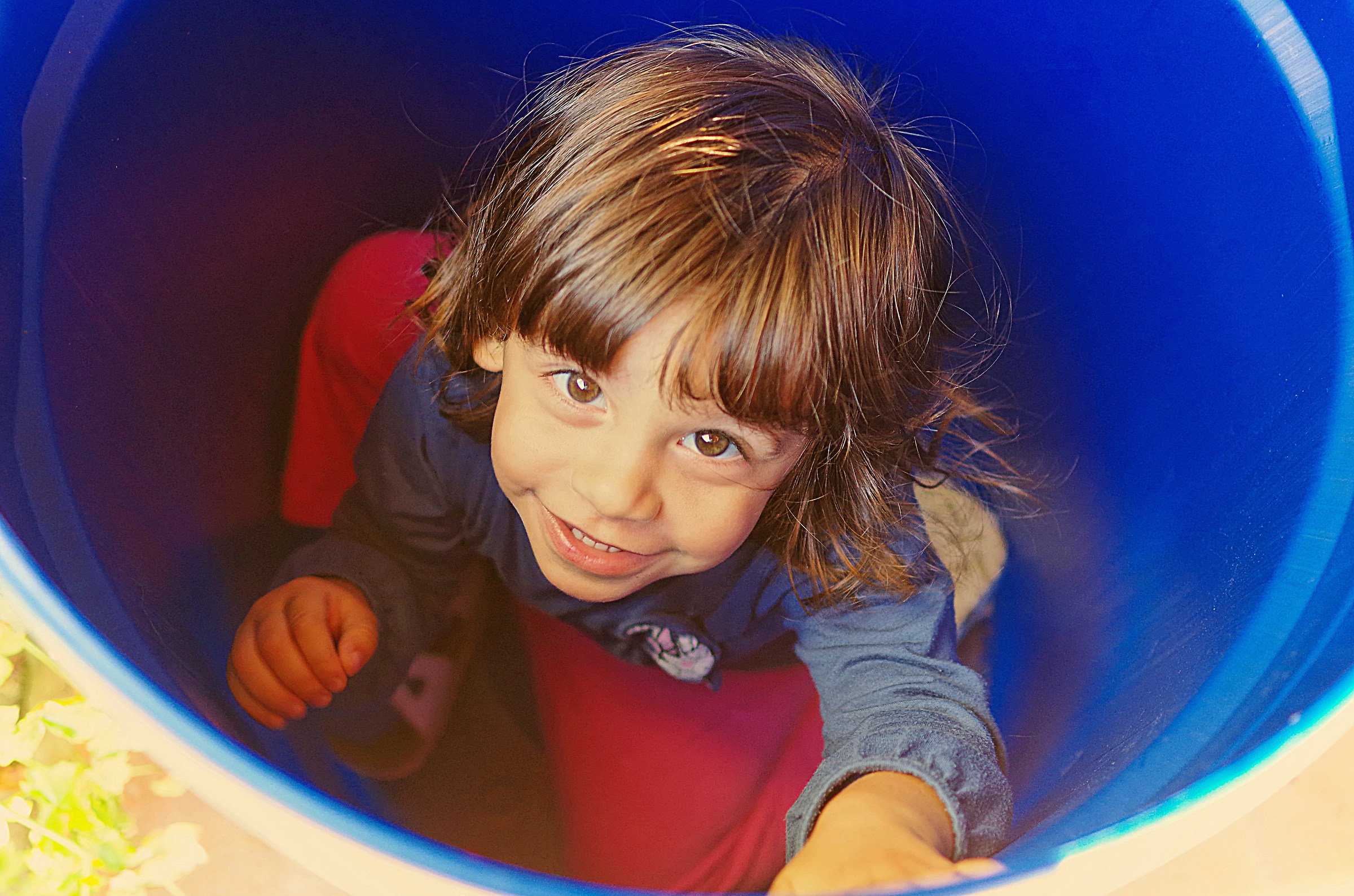 La bambina nel bidone