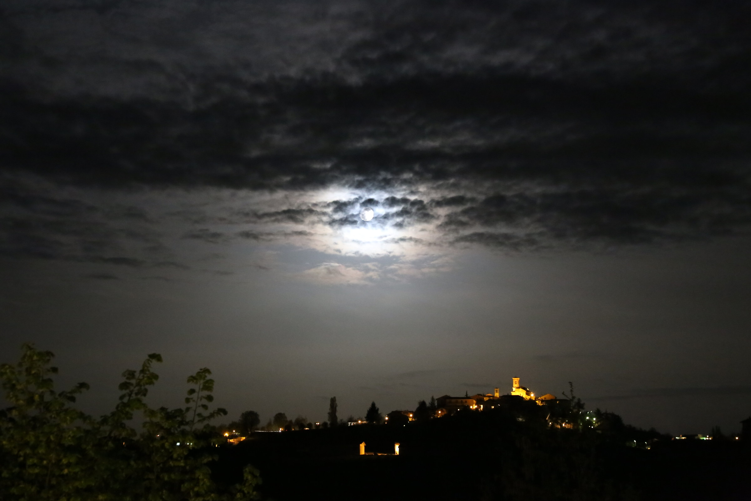 Montelupo Albese by night